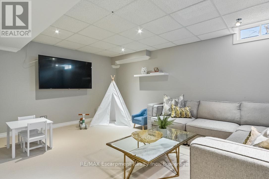 2301 Baronwood Drive, Oakville, Ontario  L6M 4Z6 - Photo 13 - W12410878