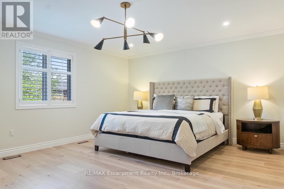 2301 Baronwood Drive, Oakville, Ontario  L6M 4Z6 - Photo 20 - W12410878