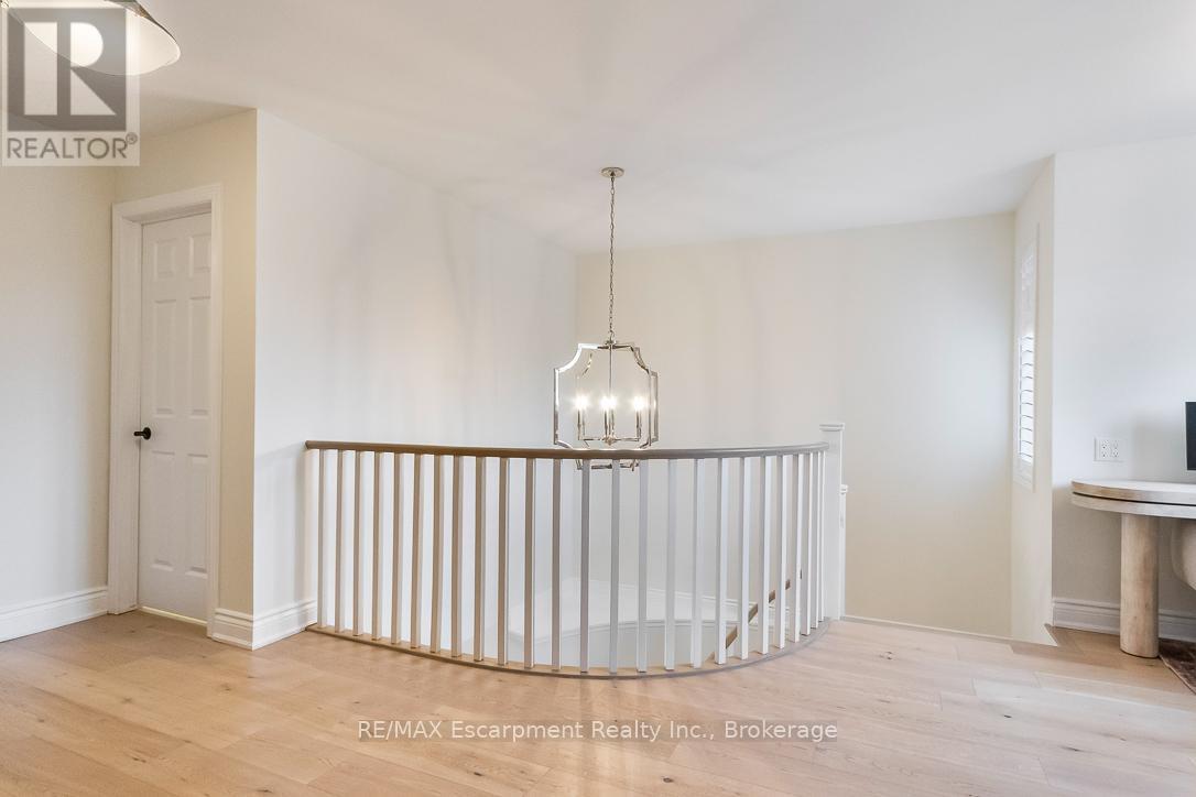 2301 Baronwood Drive, Oakville, Ontario  L6M 4Z6 - Photo 17 - W12410878