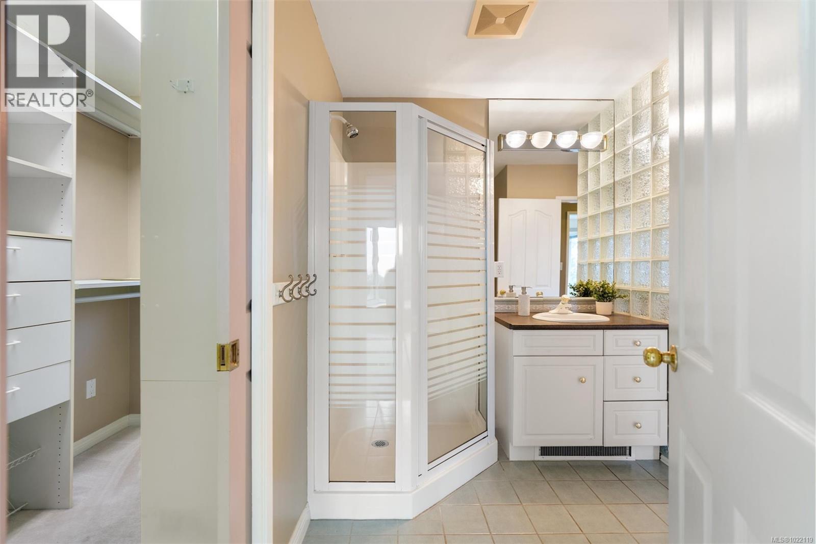 5054 Catalina Terr, Saanich, British Columbia  V8Y 2A5 - Photo 44 - 1022119