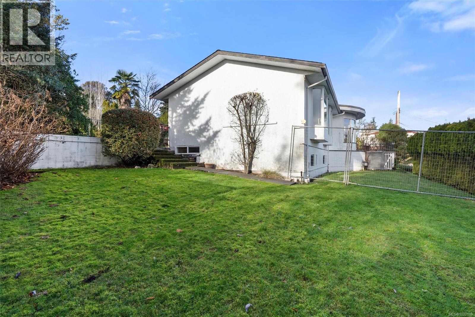 5054 Catalina Terr, Saanich, British Columbia  V8Y 2A5 - Photo 75 - 1022119