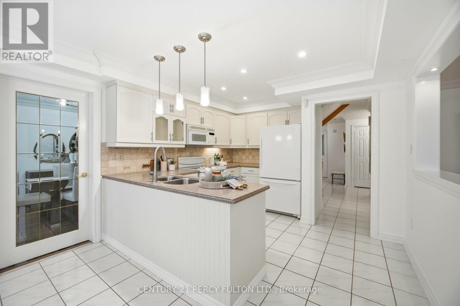 896 Darwin Drive, Pickering, Ontario  L1X 2P8 - Photo 10 - E12643792