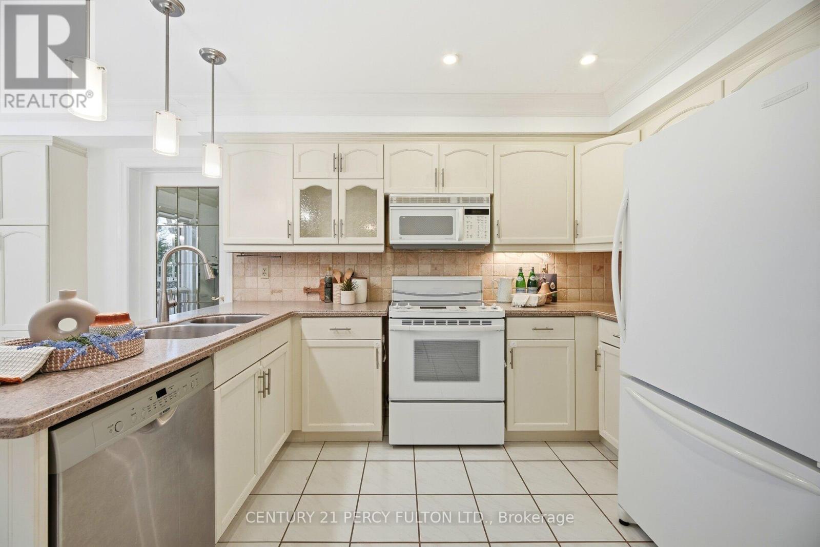 896 Darwin Drive, Pickering, Ontario  L1X 2P8 - Photo 11 - E12643792