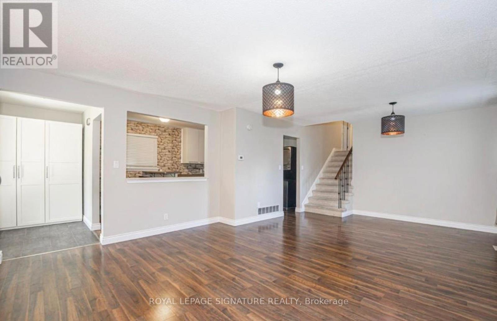 Front - 4 Jane Crescent, Barrie (Allandale Heights), Ontario  L4N 3T6 - Photo 5 - S12643860