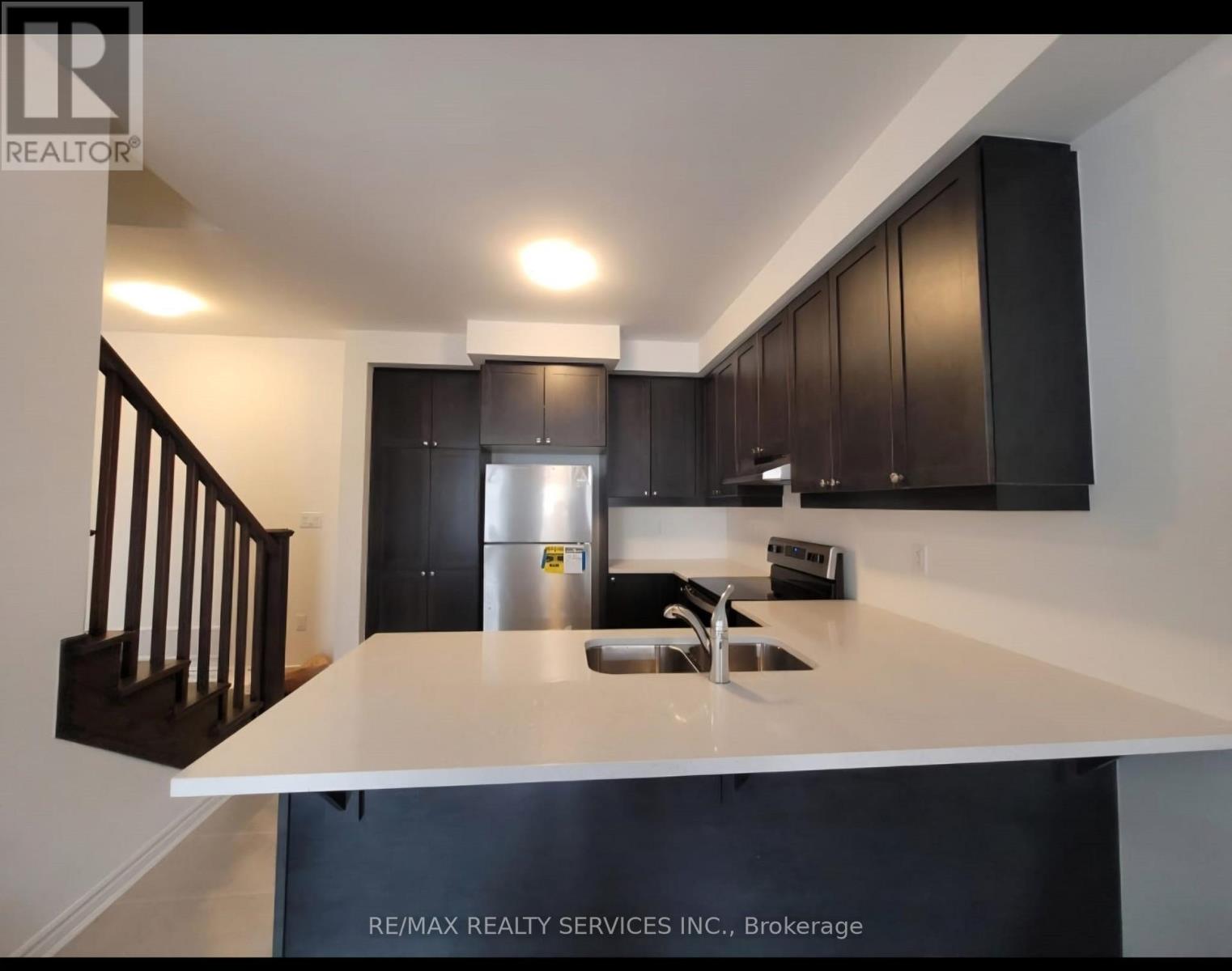 55 Melmar Street, Brampton, Ontario  L7A 5K6 - Photo 4 - W12643778