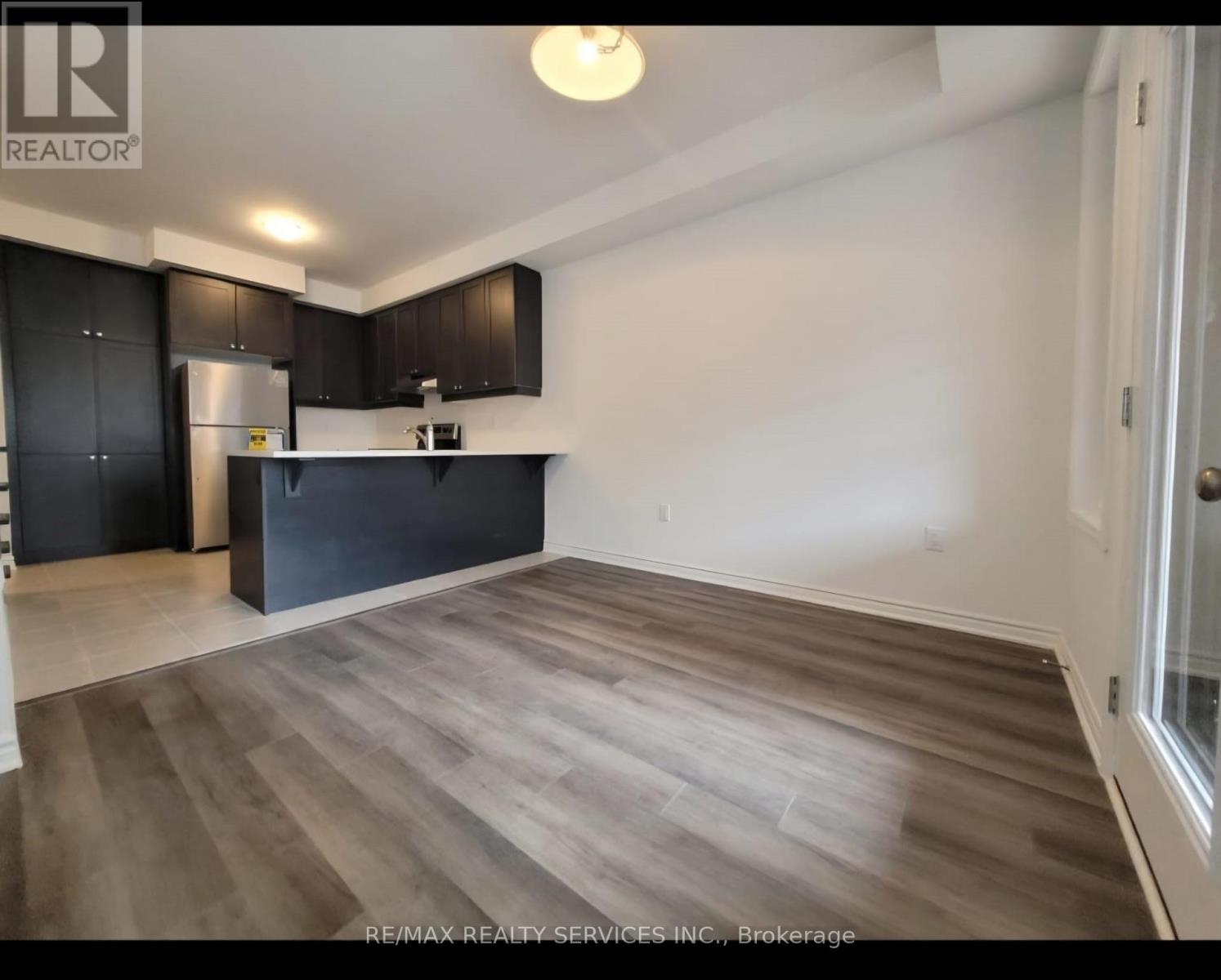 55 Melmar Street, Brampton, Ontario  L7A 5K6 - Photo 6 - W12643778