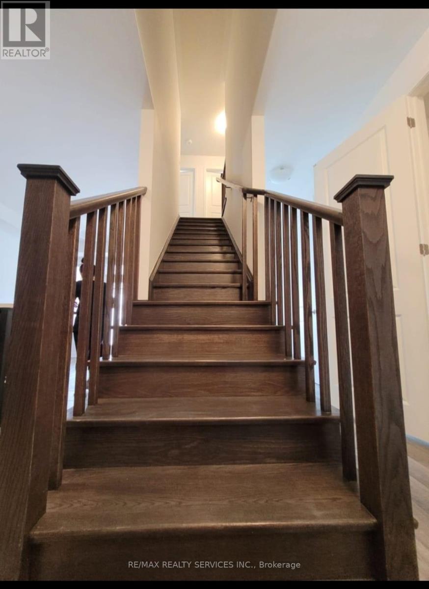 55 Melmar Street, Brampton, Ontario  L7A 5K6 - Photo 8 - W12643778