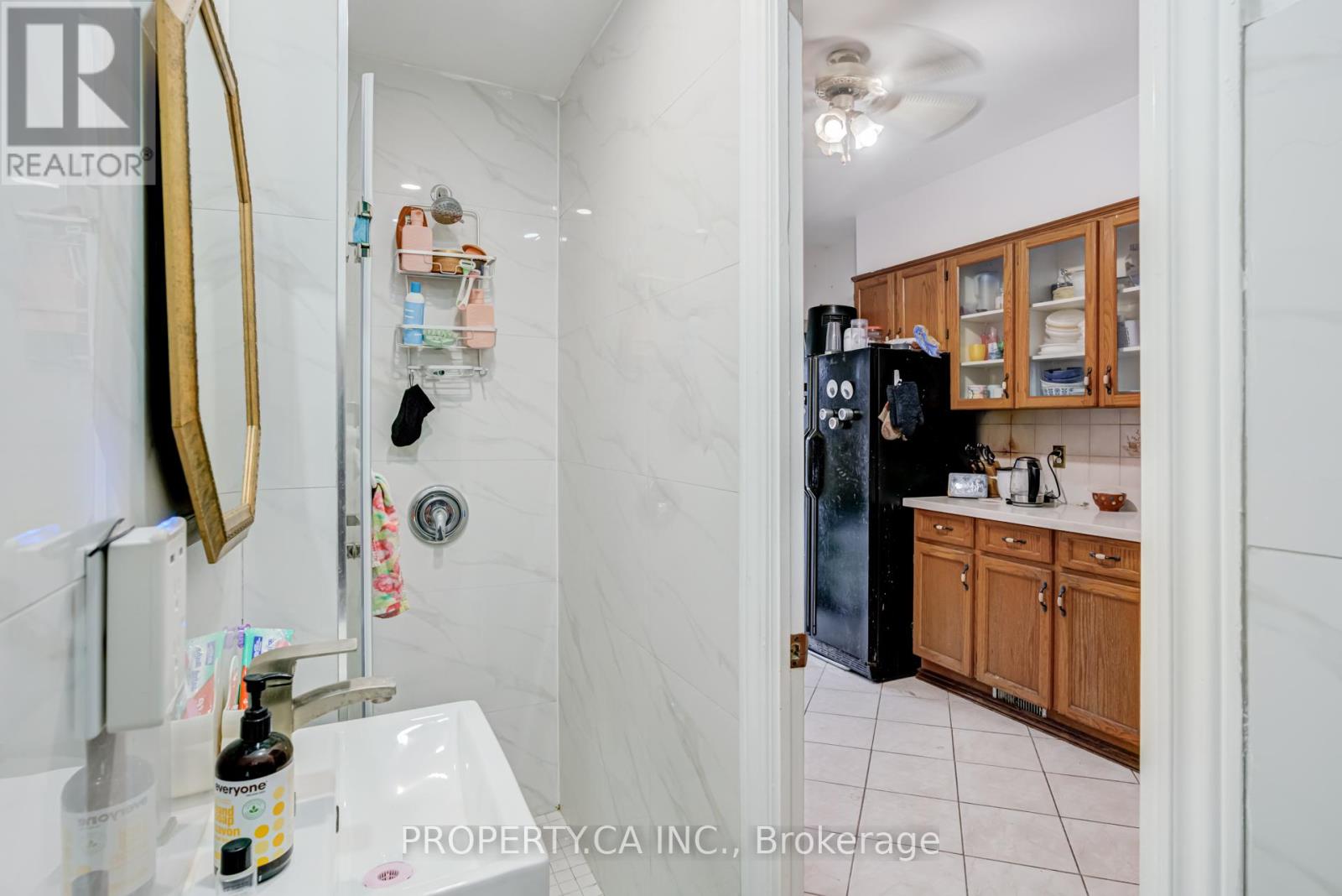 Main Rm 2 - 763 Dupont Street, Toronto, Ontario  M6G 1Z5 - Photo 16 - W12643866