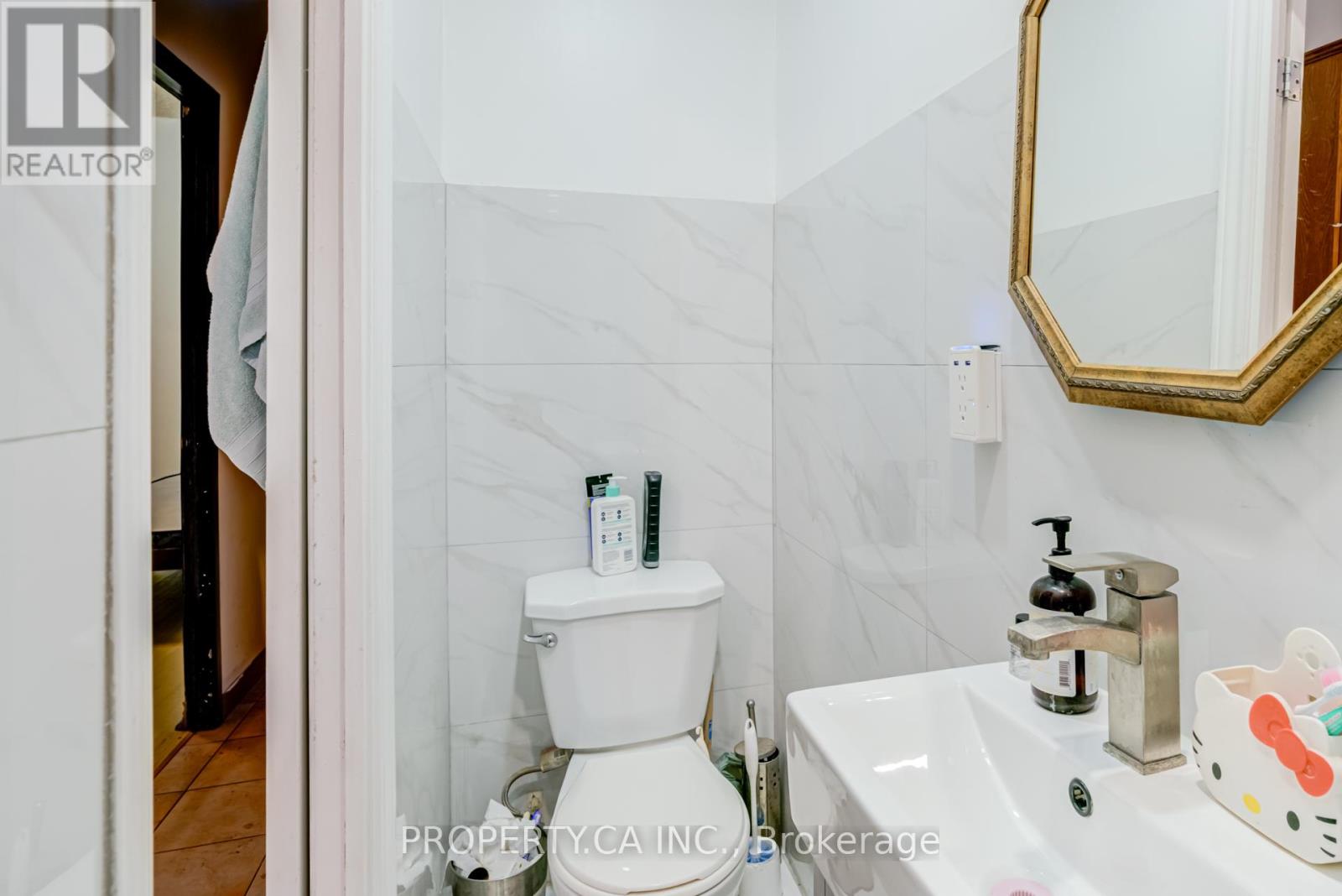 Main Rm 2 - 763 Dupont Street, Toronto, Ontario  M6G 1Z5 - Photo 17 - W12643866