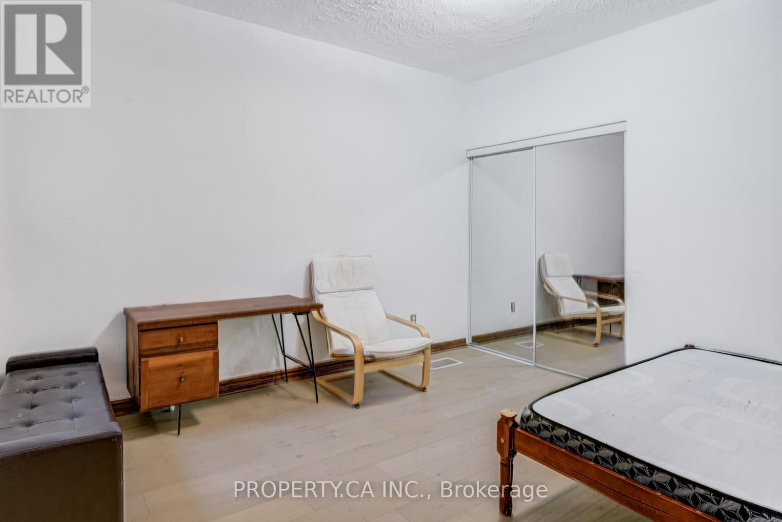 Main Rm 2 - 763 Dupont Street, Toronto, Ontario  M6G 1Z5 - Photo 4 - W12643866