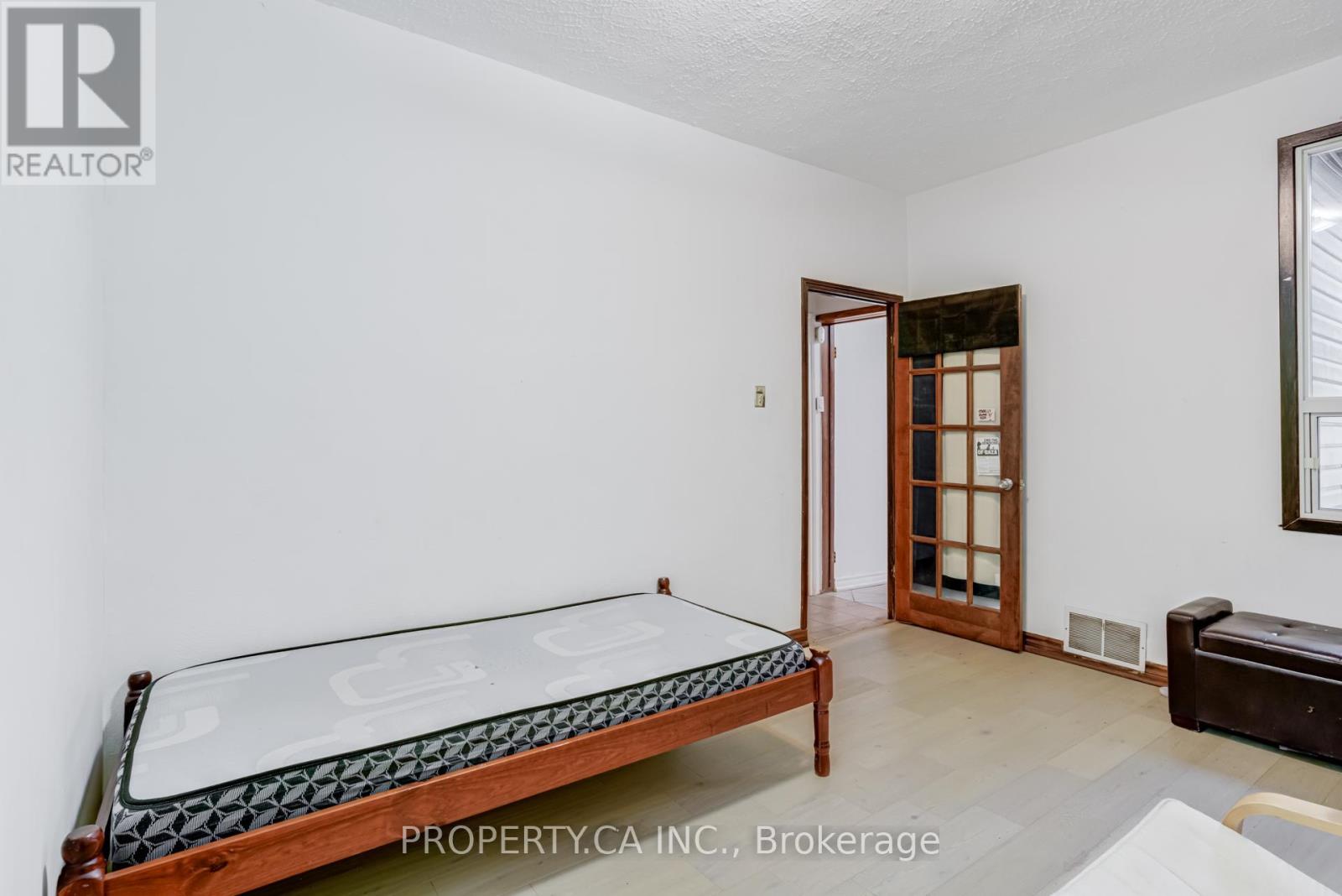 Main Rm 2 - 763 Dupont Street, Toronto, Ontario  M6G 1Z5 - Photo 5 - W12643866