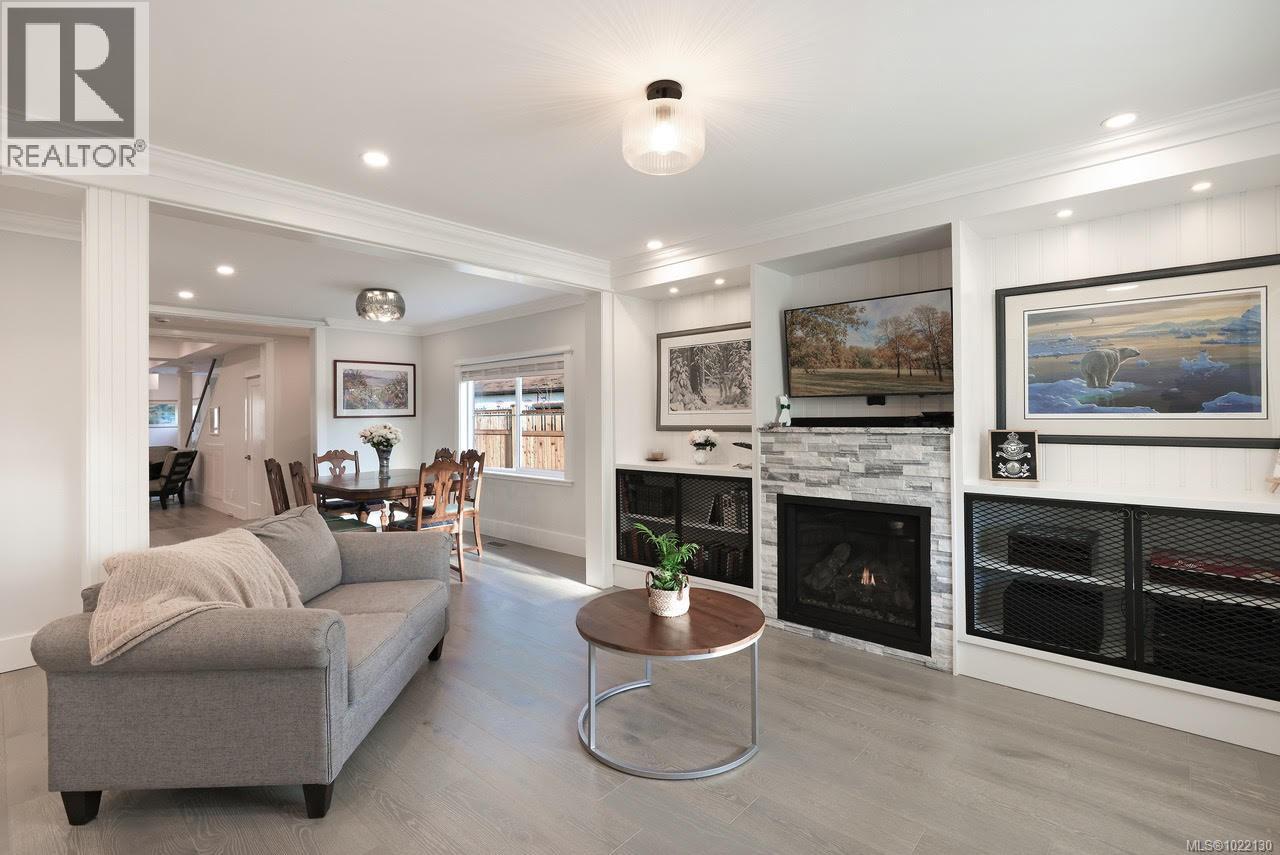 877 3rd St, Courtenay, British Columbia  V9N 1E9 - Photo 2 - 1022130