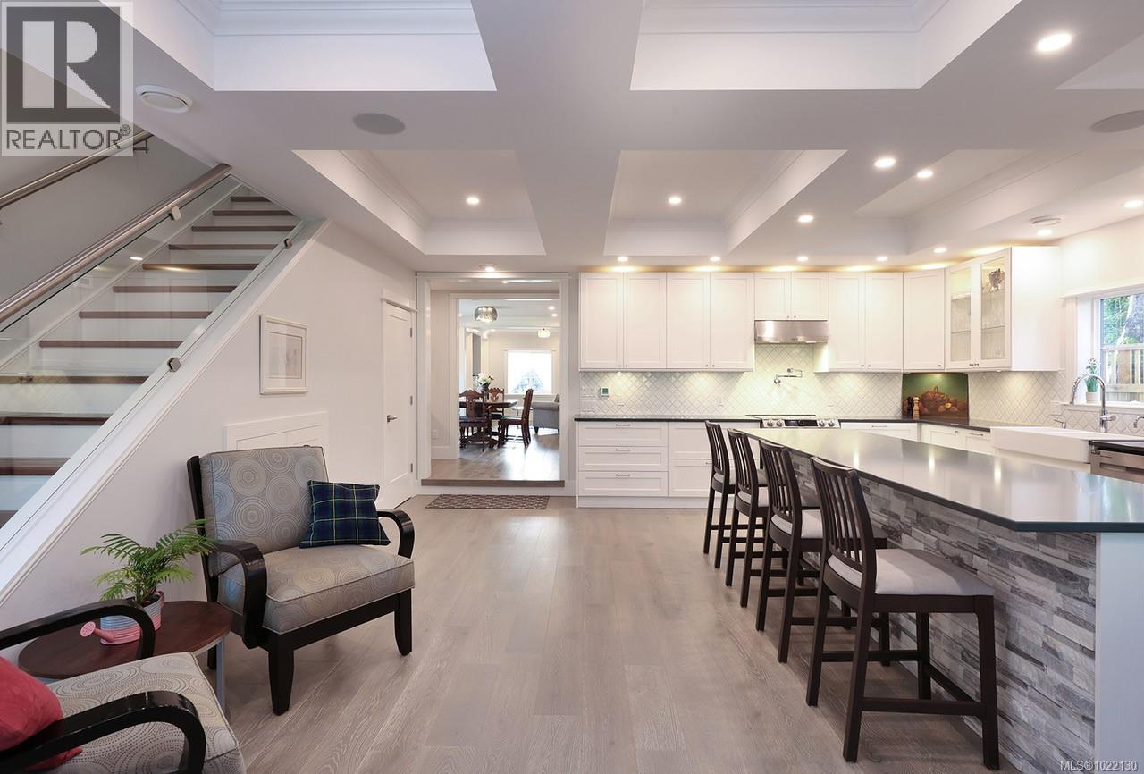 877 3rd St, Courtenay, British Columbia  V9N 1E9 - Photo 3 - 1022130