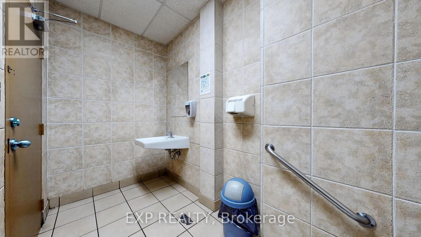 105 Parkway Forest Drive, Toronto, Ontario  M2J 1L8 - Photo 28 - C12643880