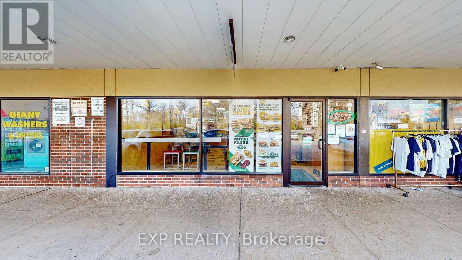 105 Parkway Forest Drive, Toronto, Ontario  M2J 1L8 - Photo 3 - C12643880