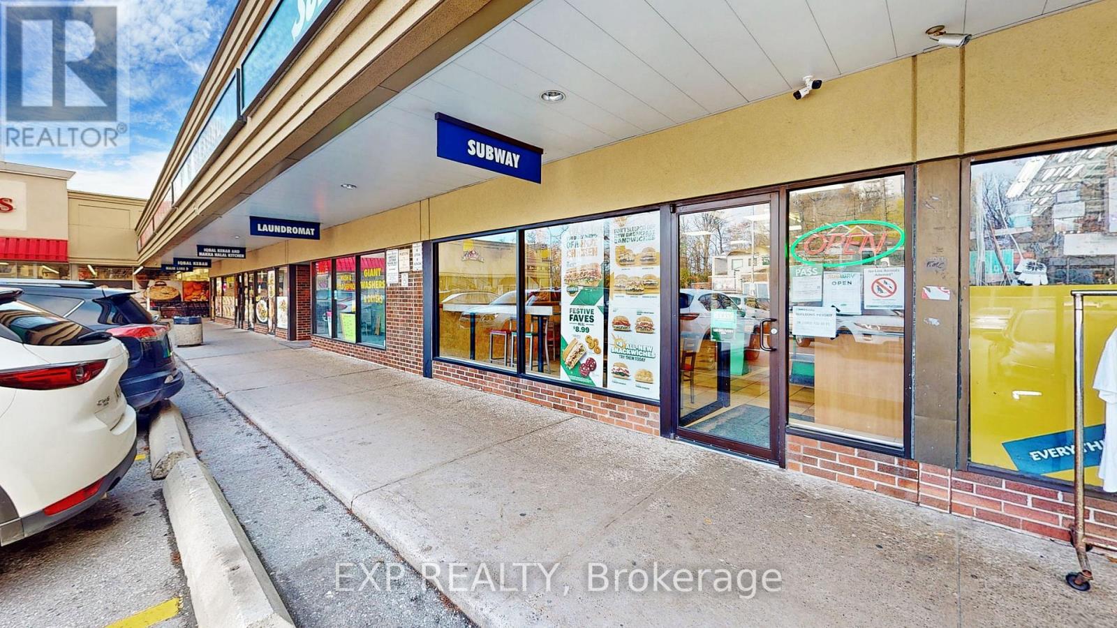 105 Parkway Forest Drive, Toronto, Ontario  M2J 1L8 - Photo 4 - C12643880