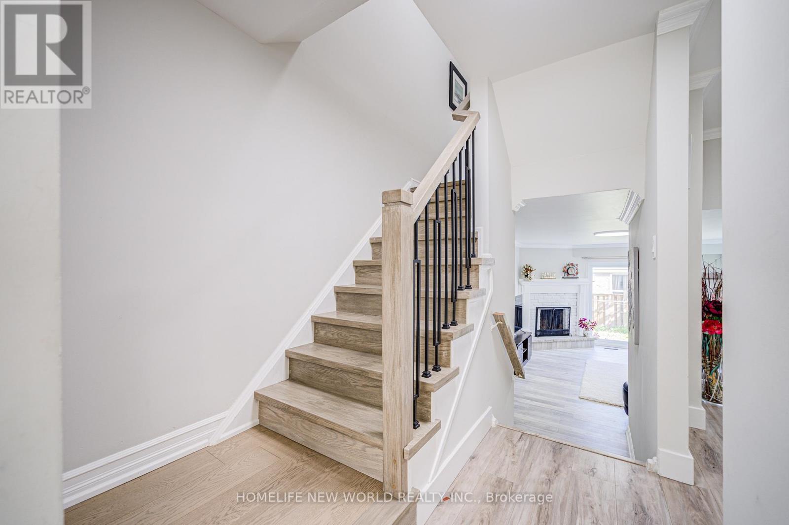 29 Puma Drive, Toronto, Ontario  M1V 1J7 - Photo 4 - E12643870