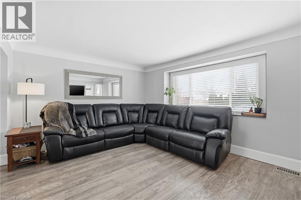 189 East 43rd Street, Hamilton, Ontario  L8T 3C3 - Photo 5 - 40794655