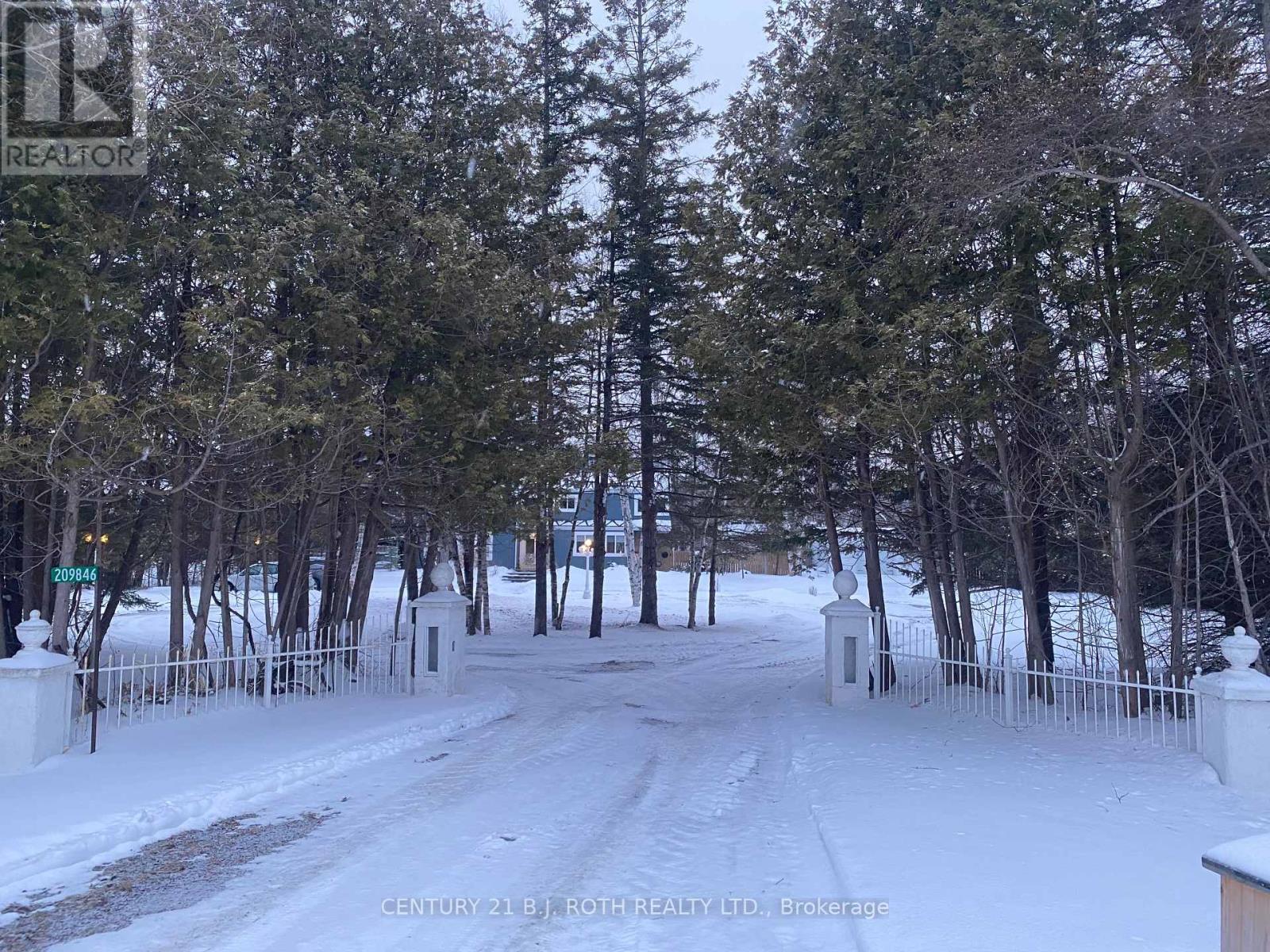 209846 26 Highway, Blue Mountains, Ontario  L9Y 0L1 - Photo 2 - X12452614