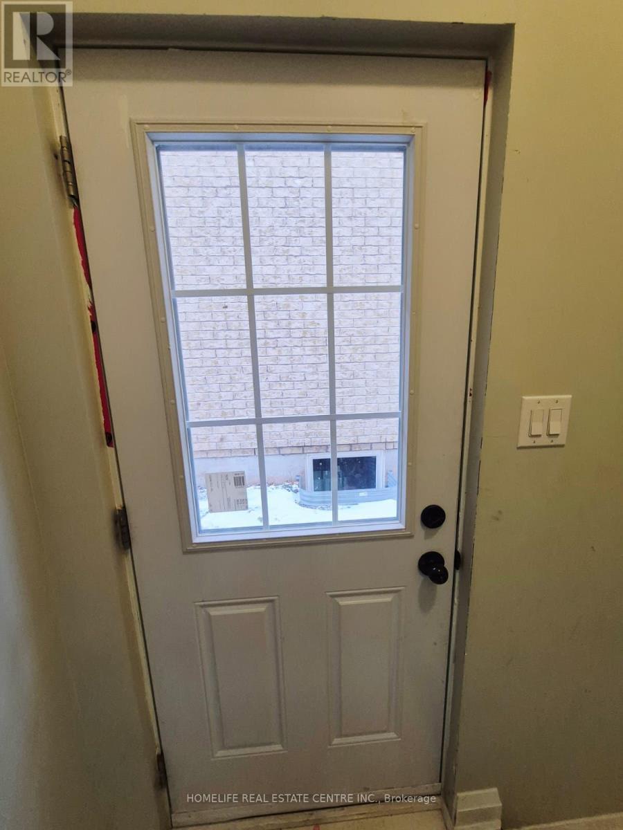 12 Junetown Circle, Brampton, Ontario  L6X 0X6 - Photo 10 - W12643878