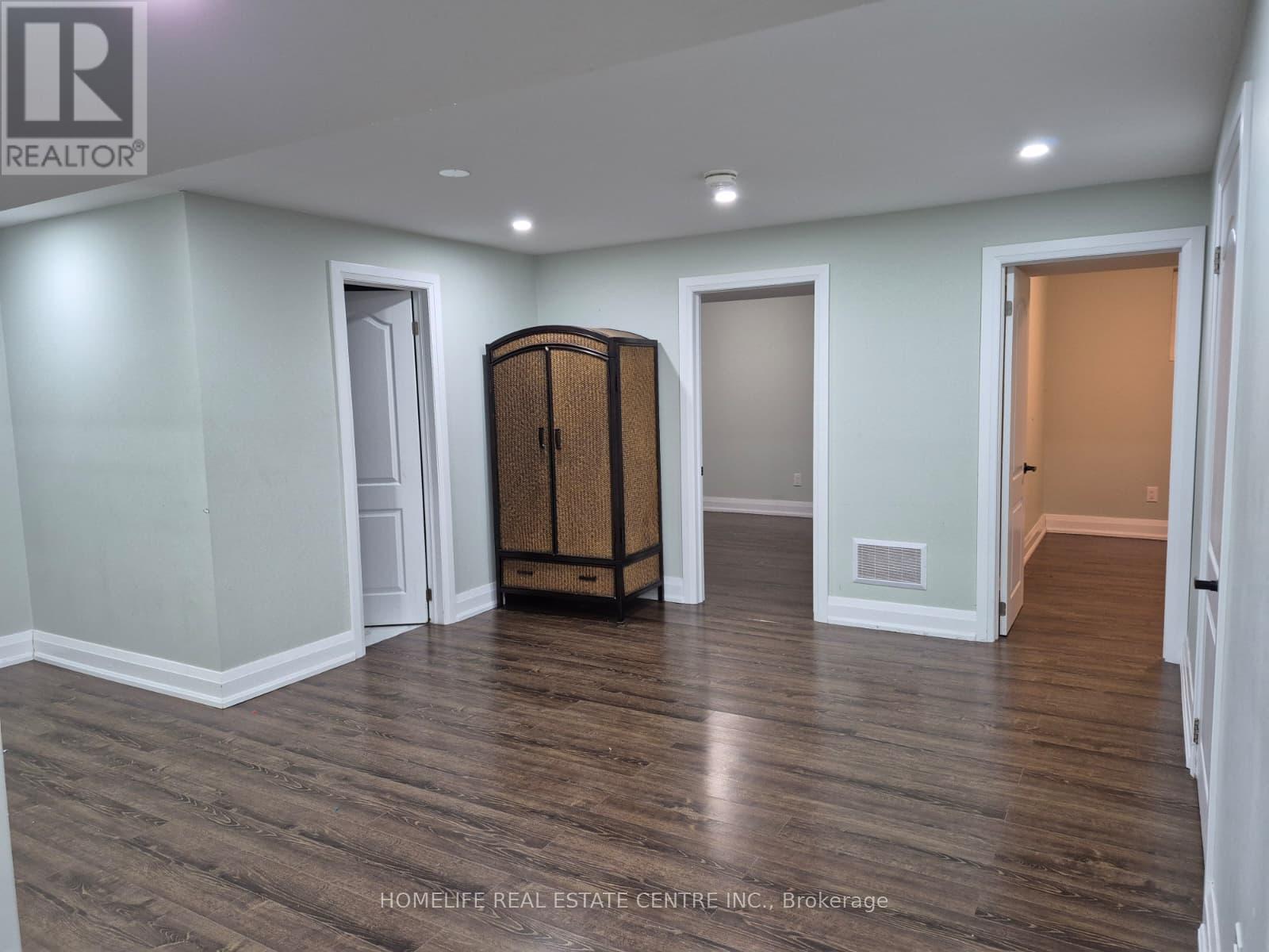 12 Junetown Circle, Brampton, Ontario  L6X 0X6 - Photo 4 - W12643878