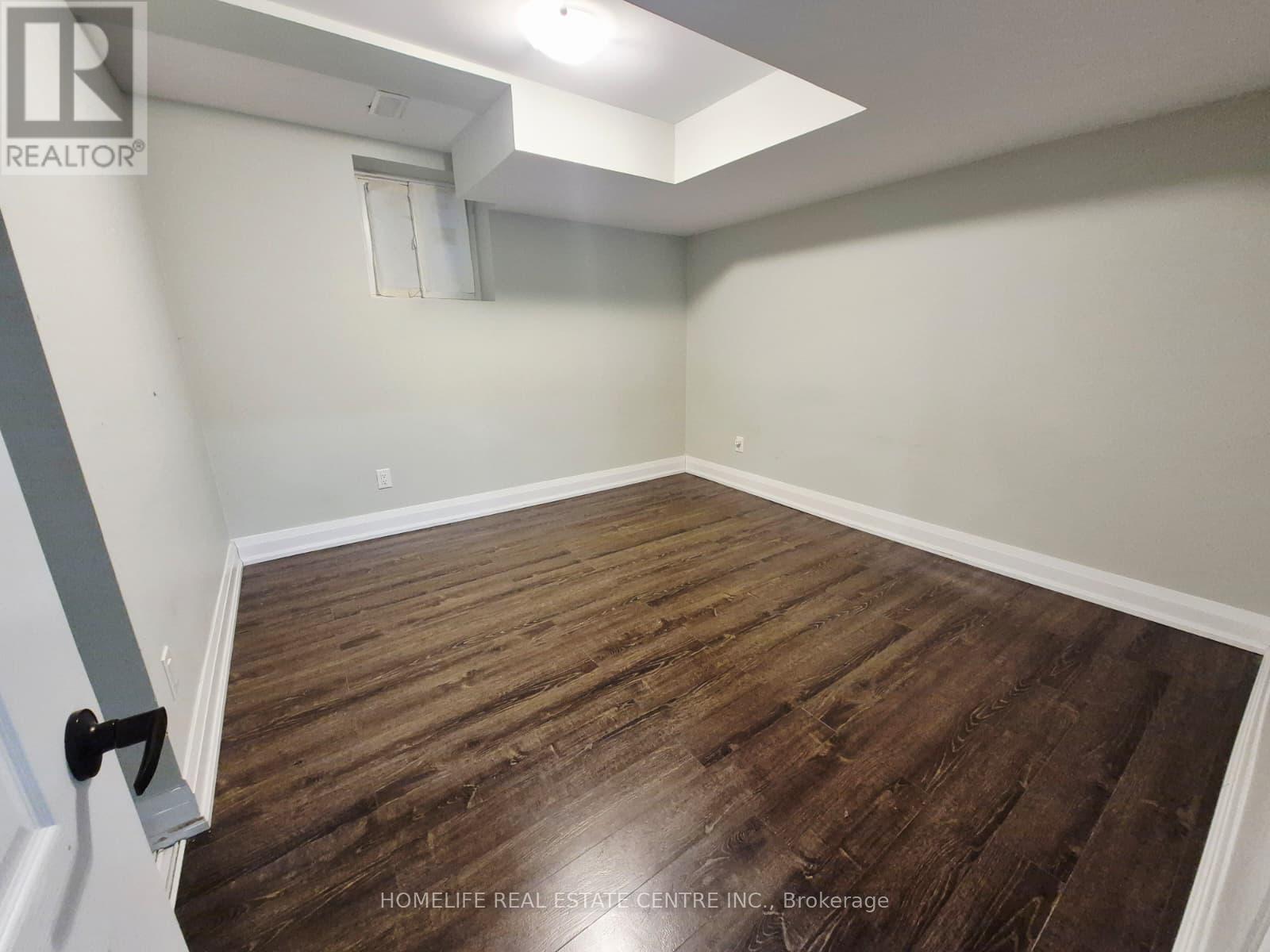 12 Junetown Circle, Brampton, Ontario  L6X 0X6 - Photo 5 - W12643878