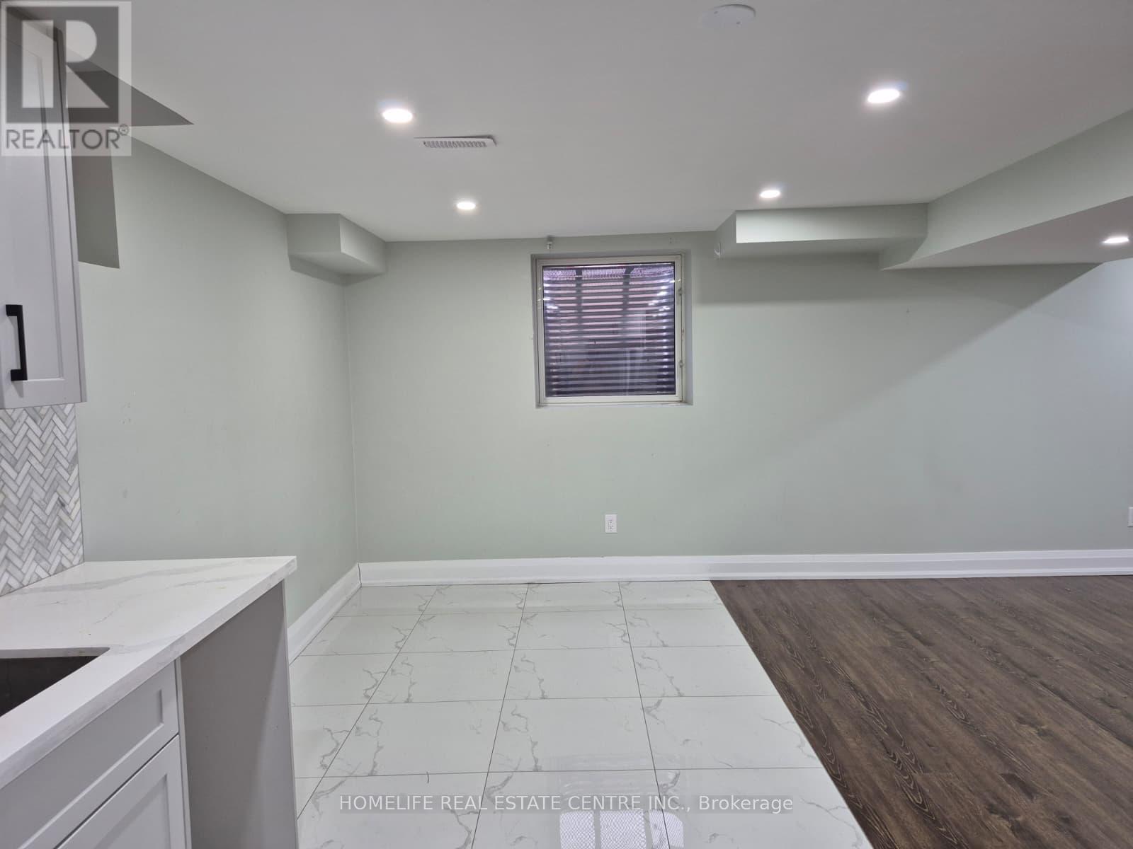 12 Junetown Circle, Brampton, Ontario  L6X 0X6 - Photo 6 - W12643878