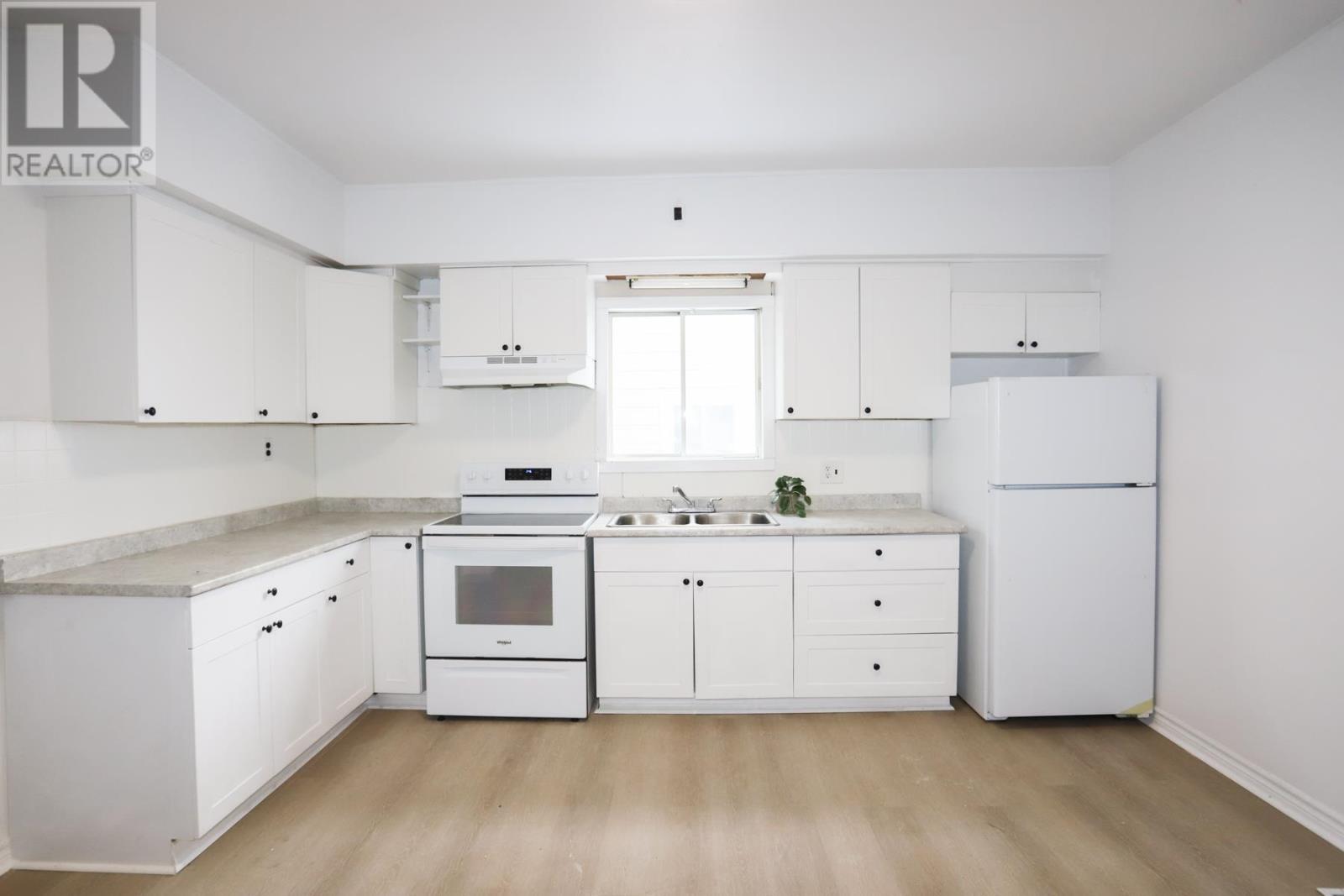 223 Beverley St, Sault Ste. Marie, Ontario  P6A 1S1 - Photo 2 - SM253422