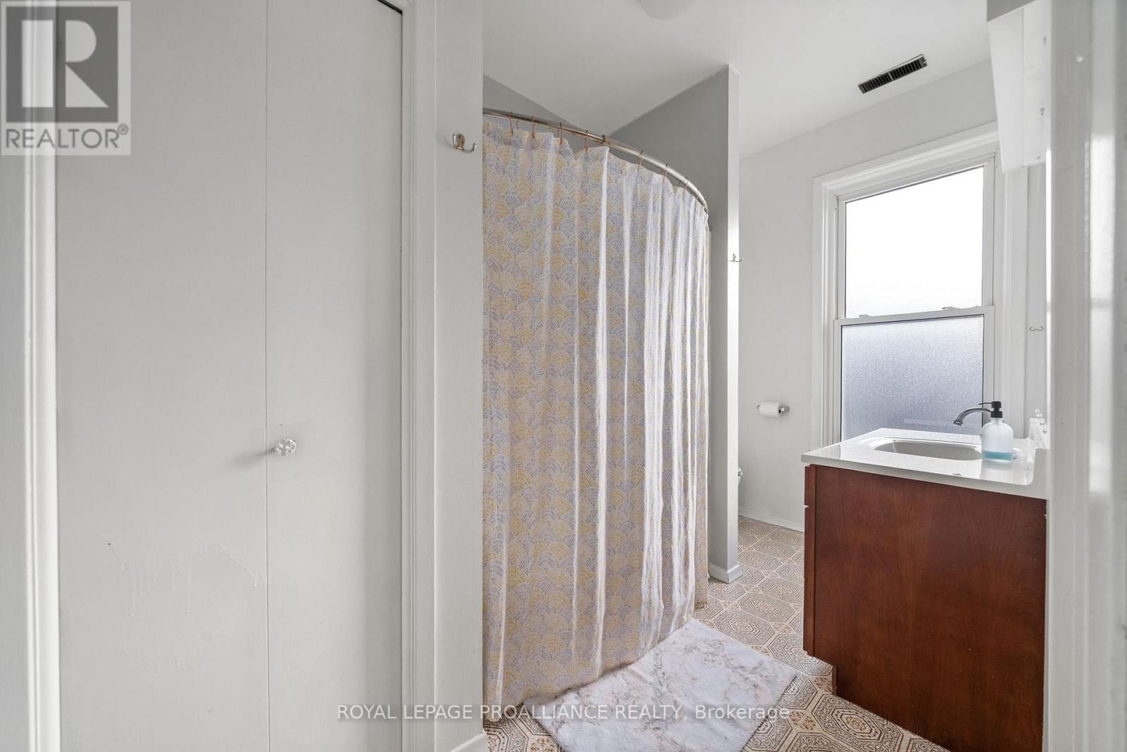 209 Centre Street N, Greater Napanee, Ontario  K7R 1N7 - Photo 24 - X12643948