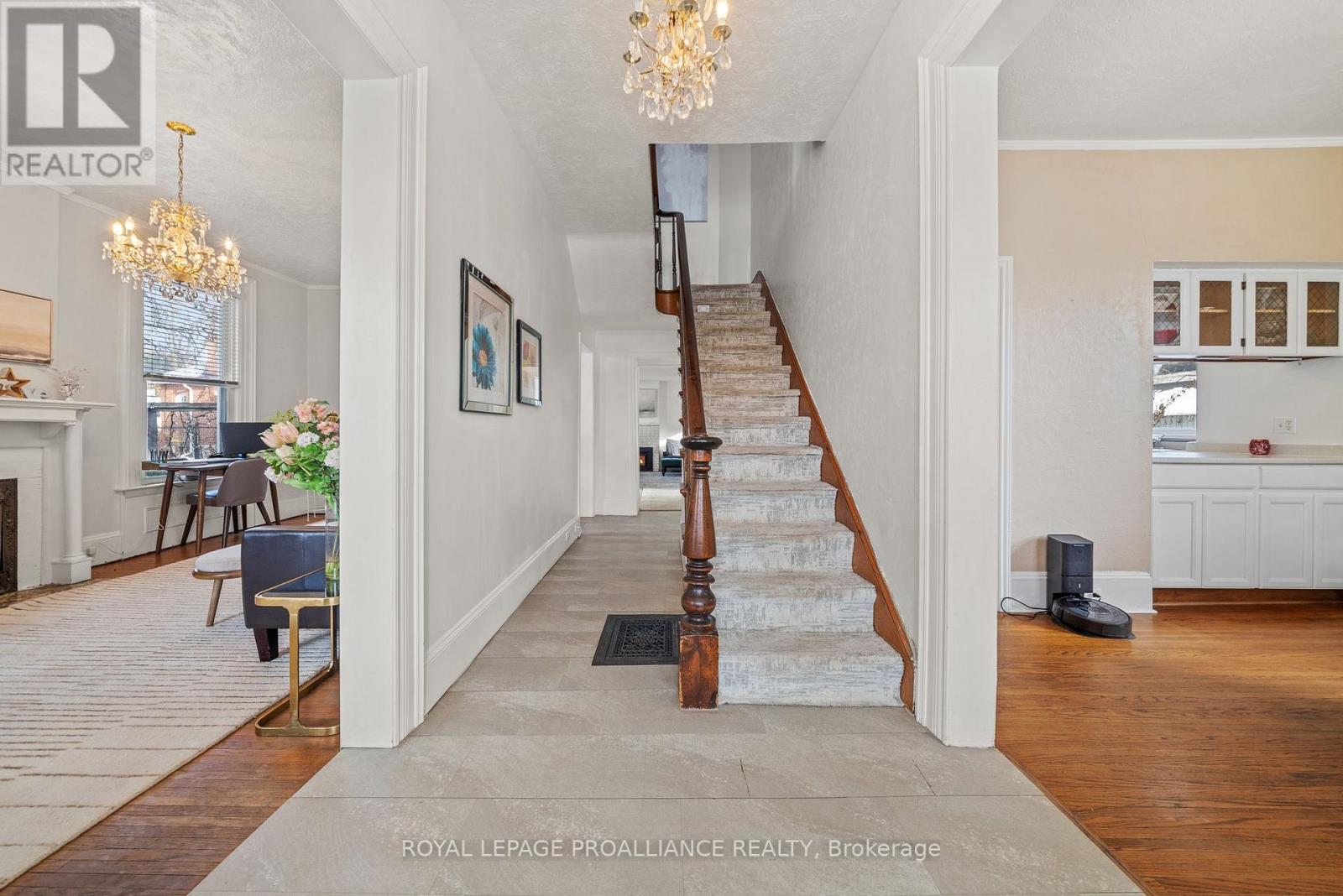 209 Centre Street N, Greater Napanee, Ontario  K7R 1N7 - Photo 4 - X12643948