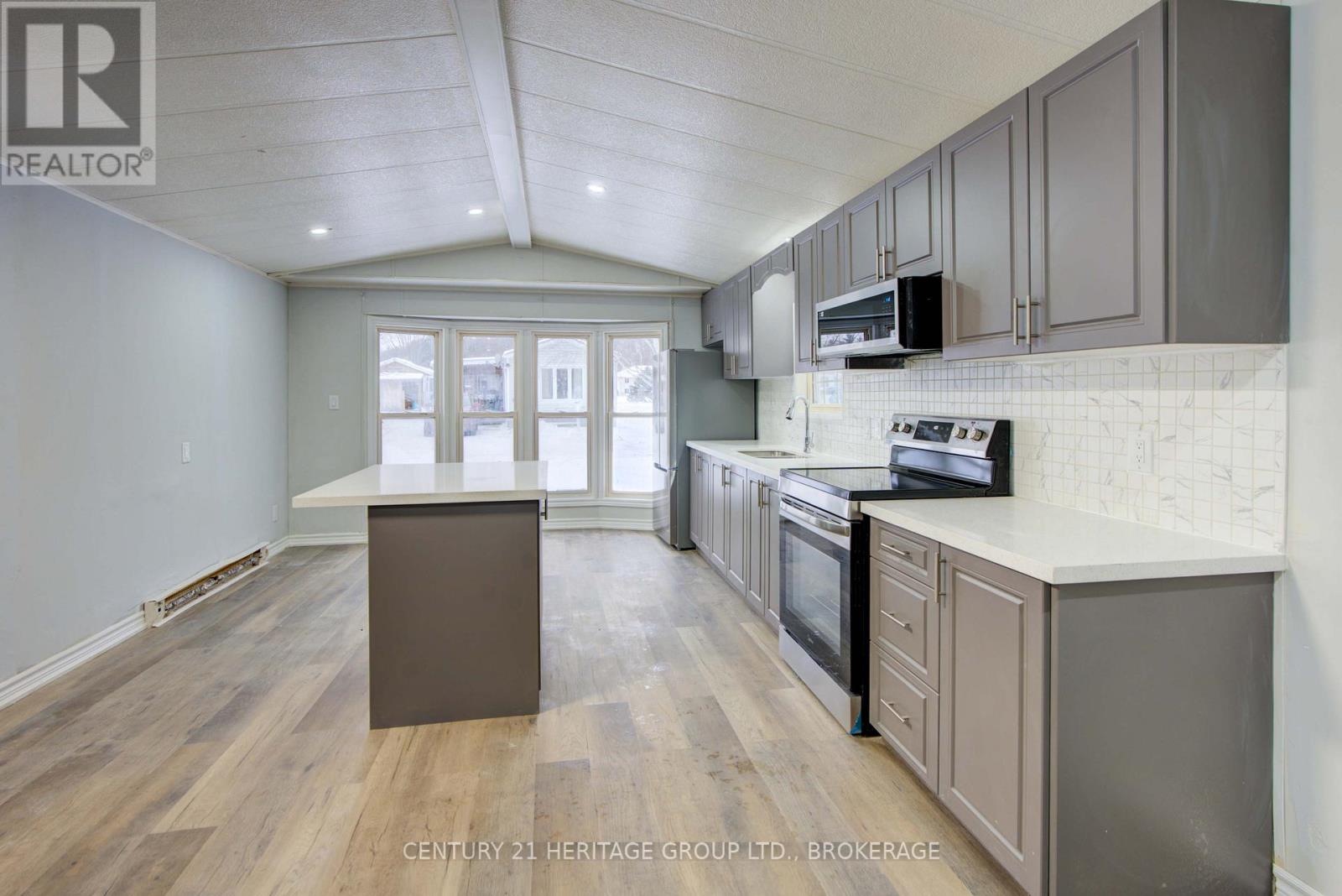 35 - 227 Big Hill Road, Leeds And The Thousand Islands, Ontario  K0H 2N0 - Photo 6 - X12643978