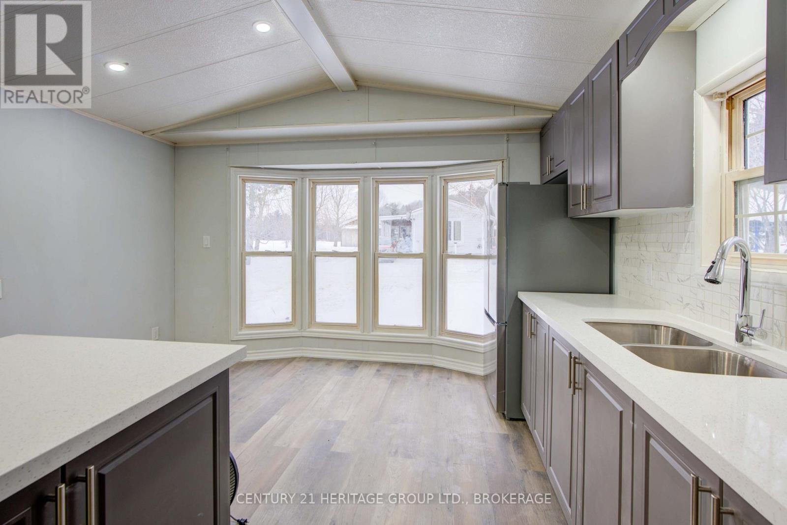 35 - 227 Big Hill Road, Leeds And The Thousand Islands, Ontario  K0H 2N0 - Photo 7 - X12643978