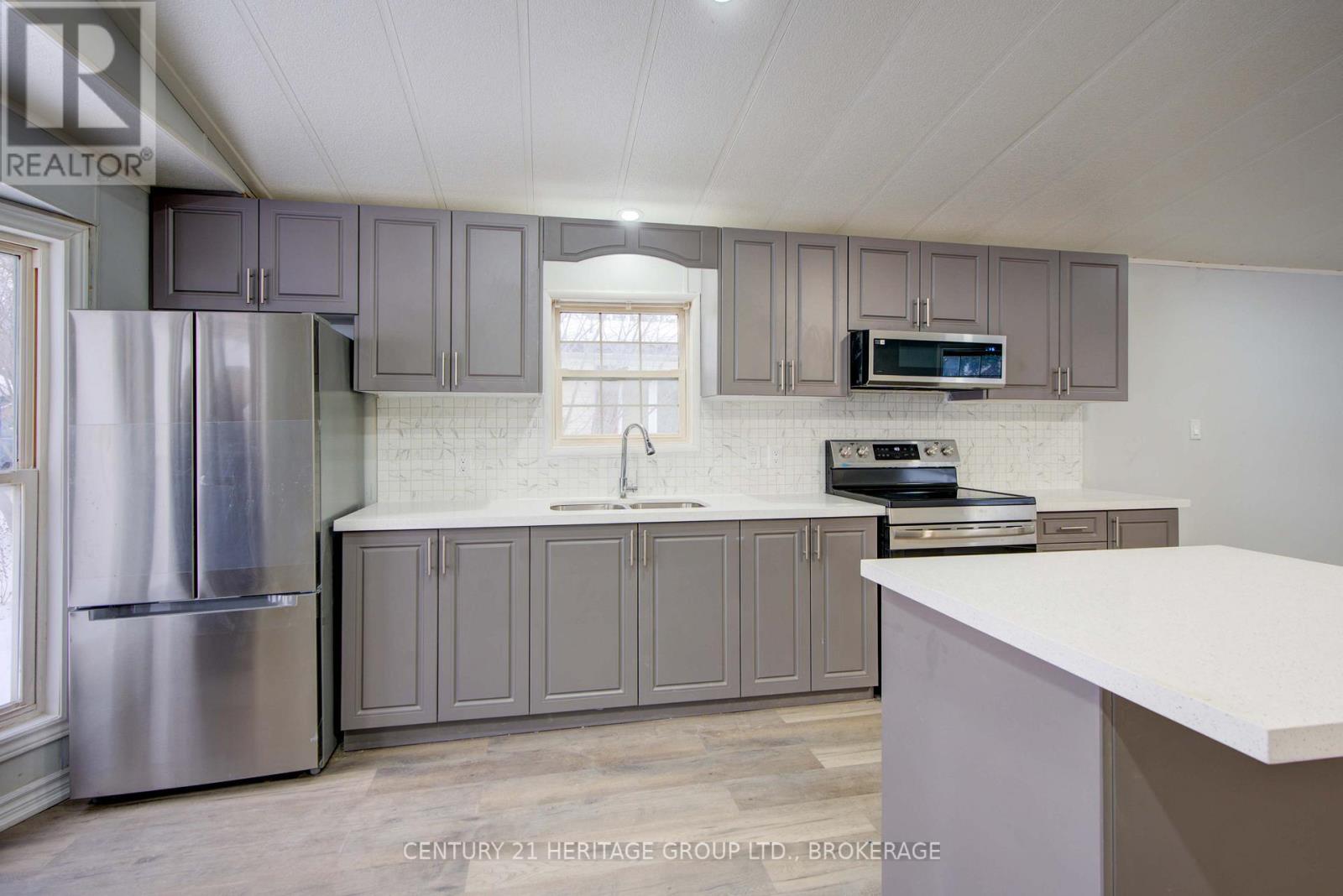 35 - 227 Big Hill Road, Leeds And The Thousand Islands, Ontario  K0H 2N0 - Photo 8 - X12643978