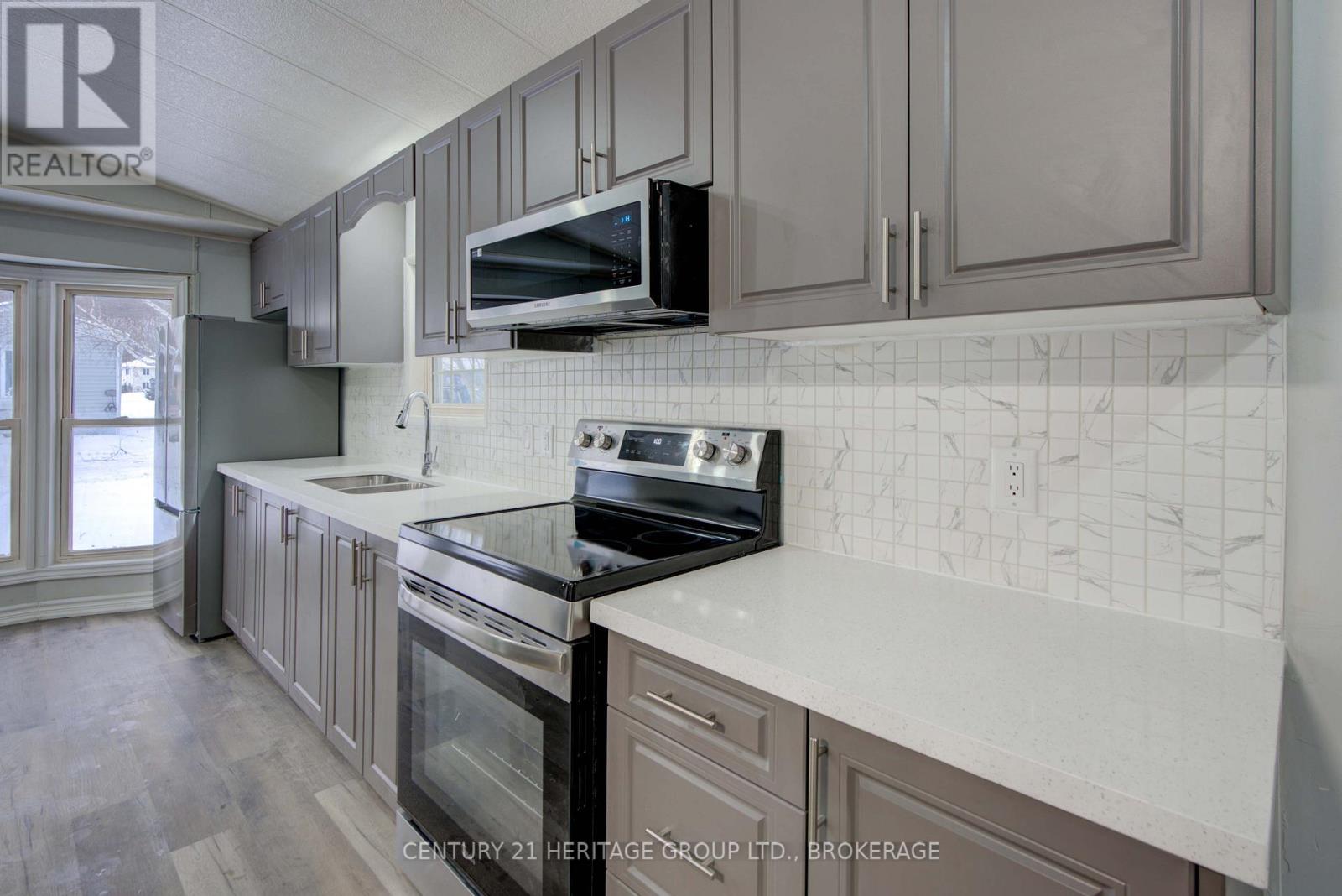 35 - 227 Big Hill Road, Leeds And The Thousand Islands, Ontario  K0H 2N0 - Photo 9 - X12643978