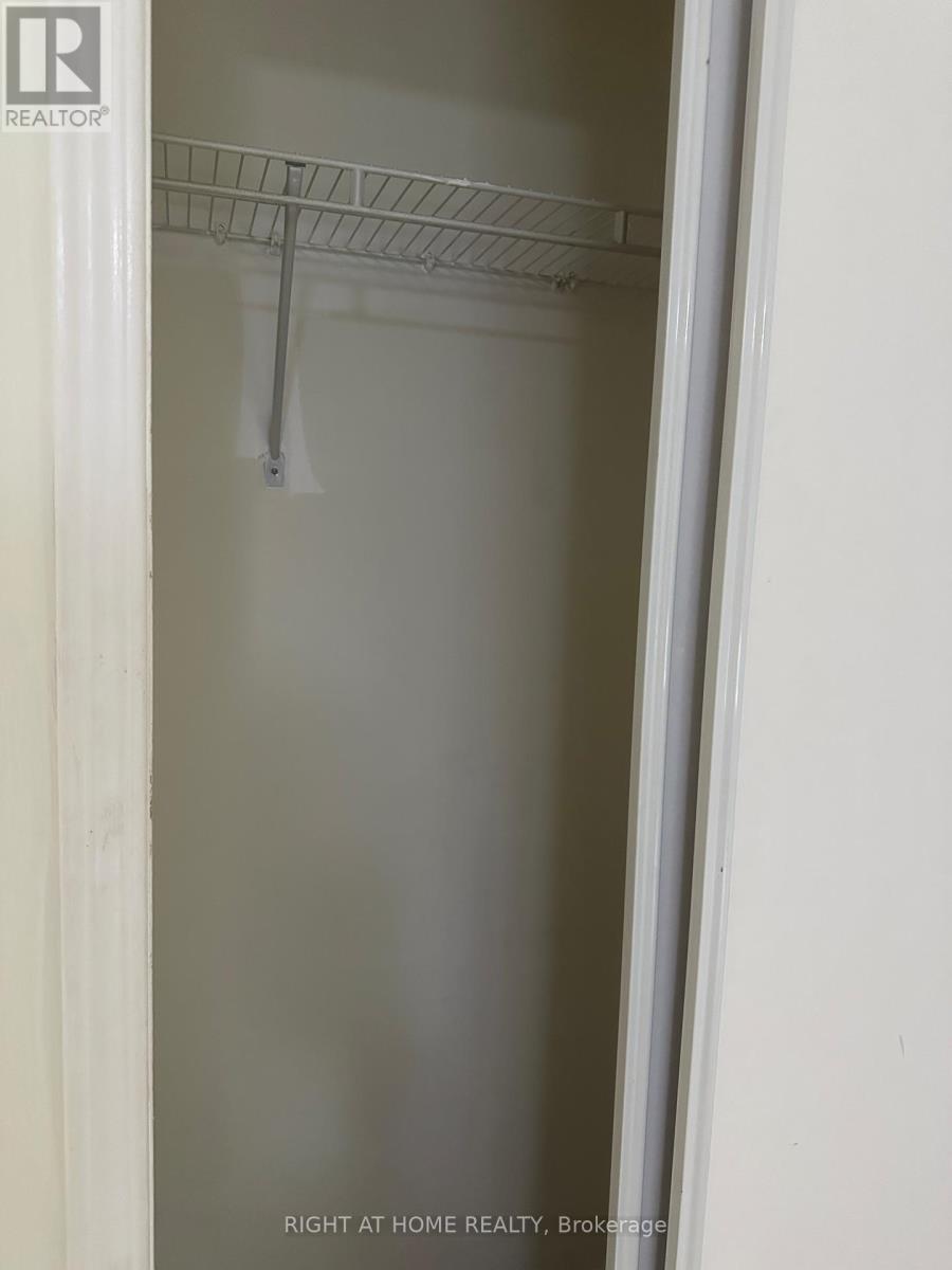 Main Floor - 5864 Delle Donne Drive, Mississauga, Ontario  L5M 7A3 - Photo 8 - W12525620