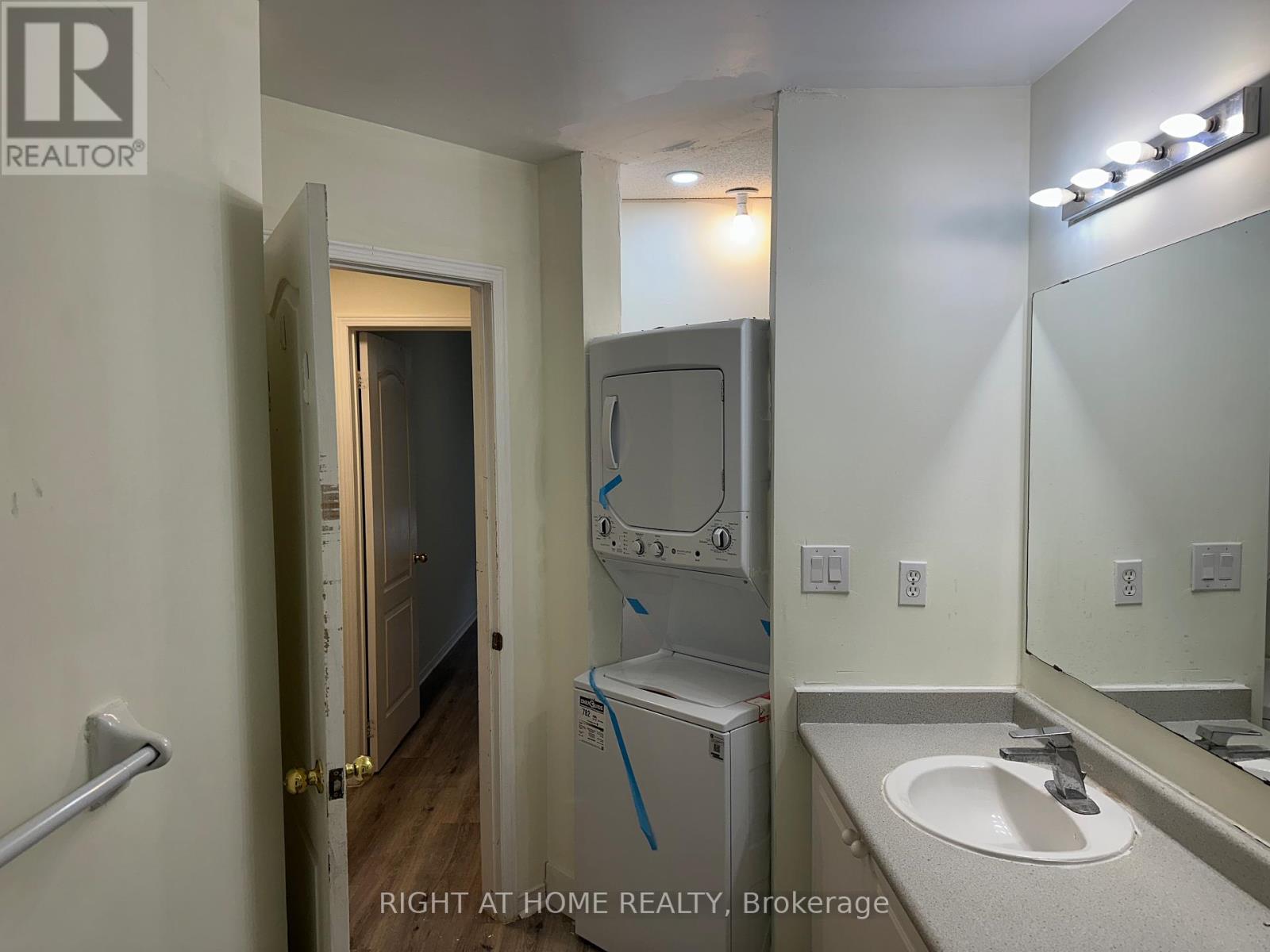 Main Floor - 5864 Delle Donne Drive, Mississauga, Ontario  L5M 7A3 - Photo 11 - W12525620