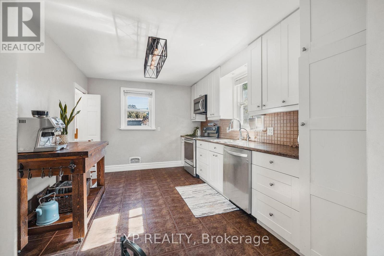 300 Melrose Avenue, Kitchener, Ontario  N2H 2C1 - Photo 6 - X12426701