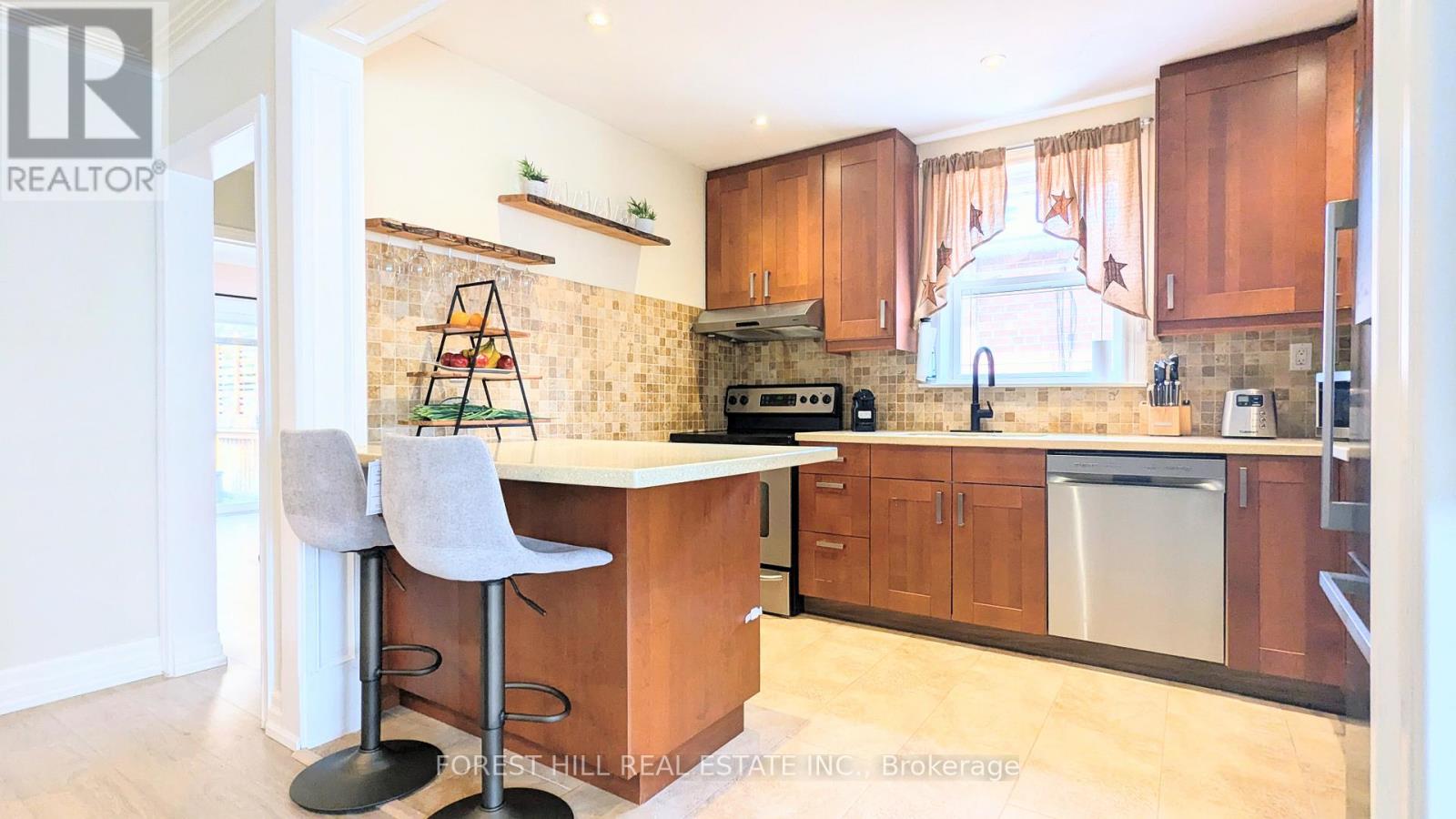 34 Rotherham Avenue, Toronto, Ontario  M6M 1M2 - Photo 10 - W12404225