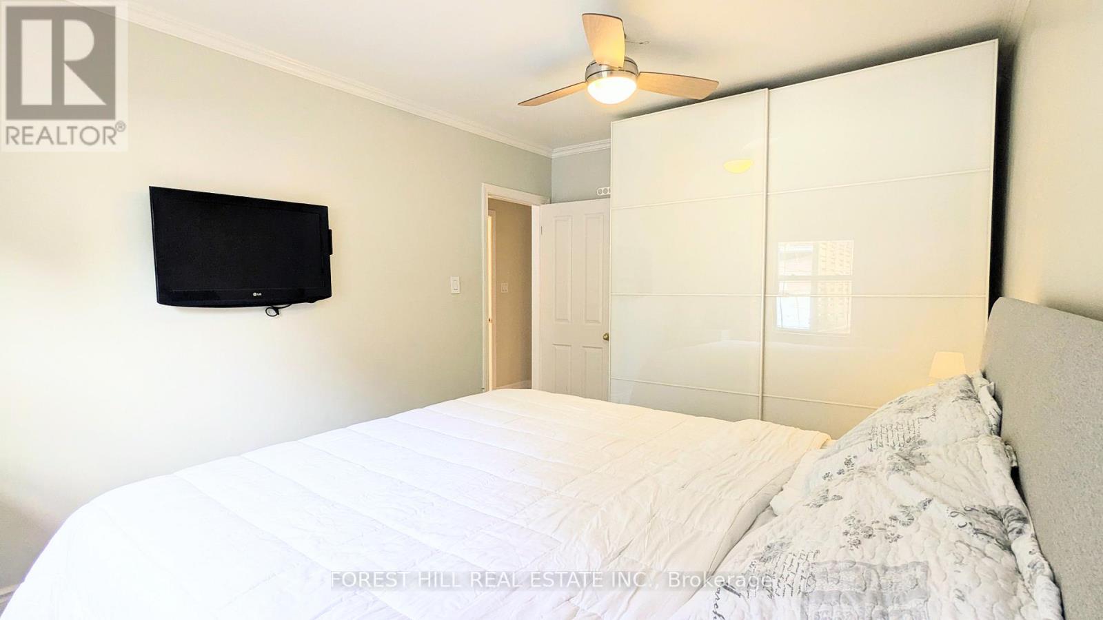 34 Rotherham Avenue, Toronto, Ontario  M6M 1M2 - Photo 14 - W12404225