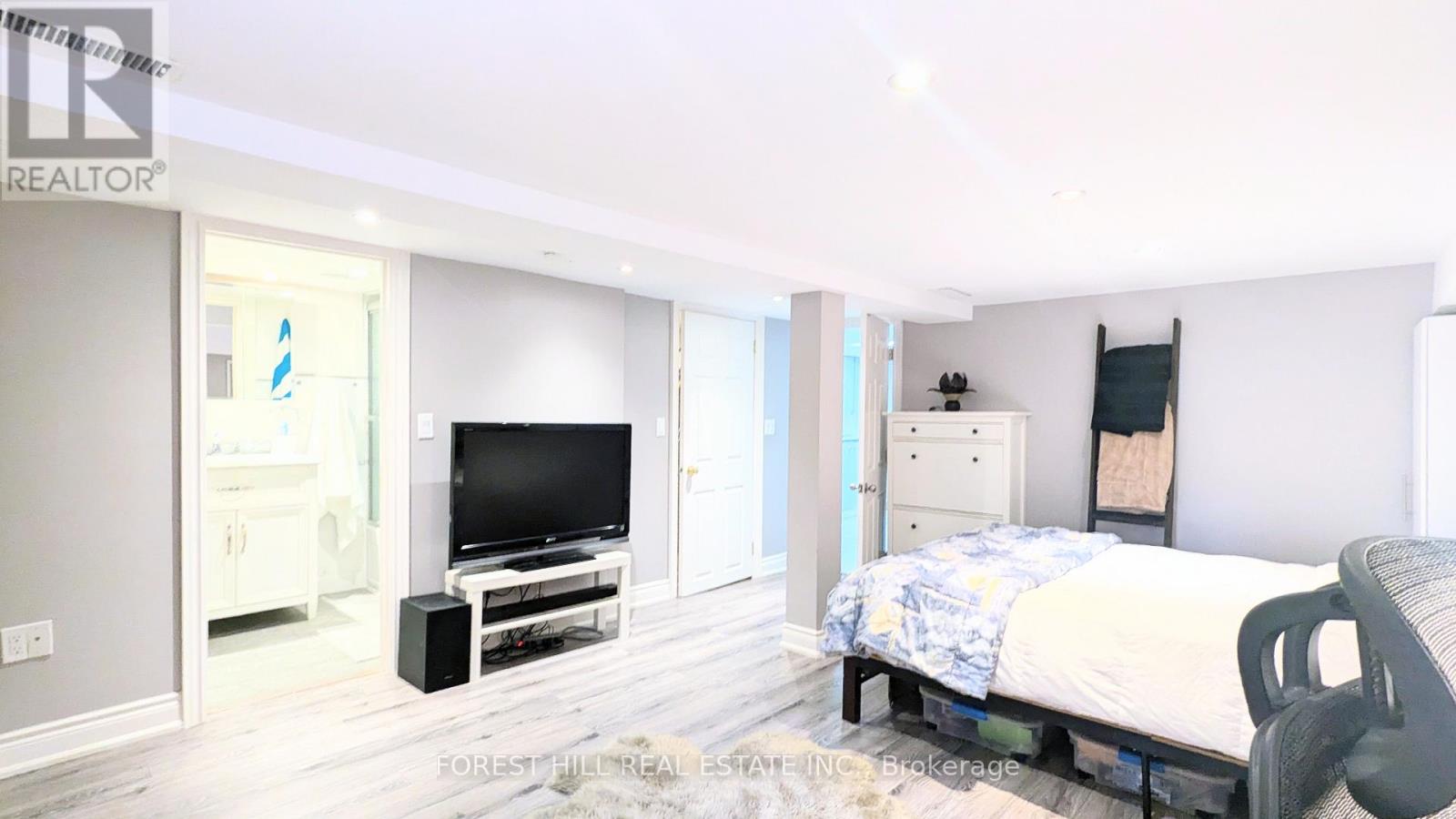 34 Rotherham Avenue, Toronto, Ontario  M6M 1M2 - Photo 28 - W12404225