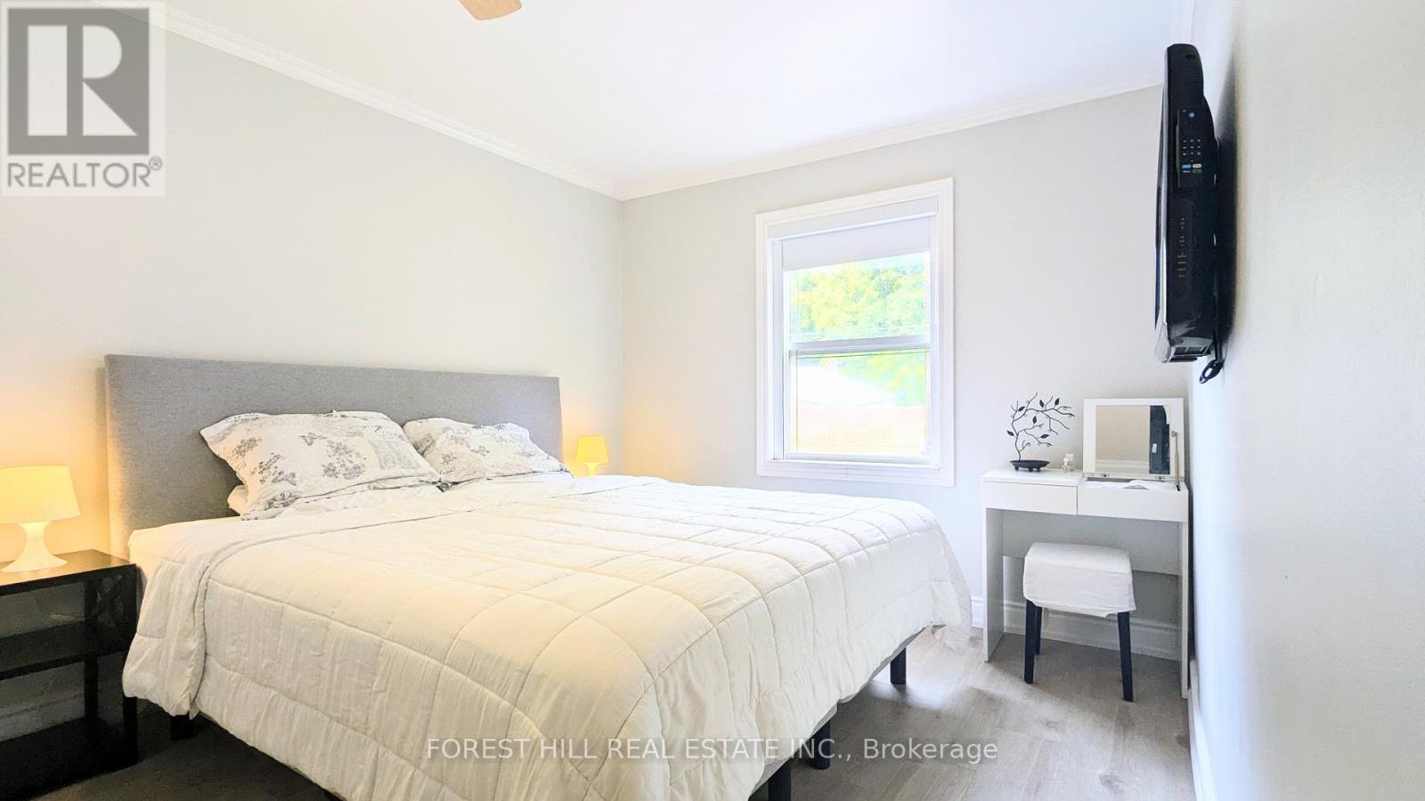 34 Rotherham Avenue, Toronto, Ontario  M6M 1M2 - Photo 12 - W12404225