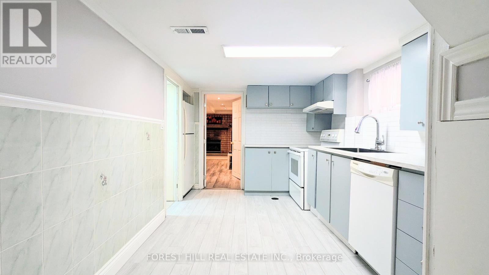 34 Rotherham Avenue, Toronto, Ontario  M6M 1M2 - Photo 19 - W12404225