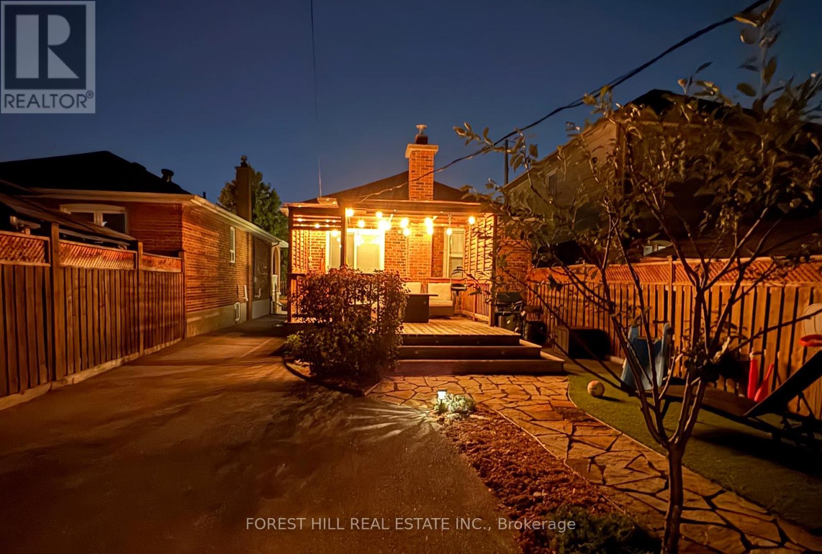 34 Rotherham Avenue, Toronto, Ontario  M6M 1M2 - Photo 40 - W12404225