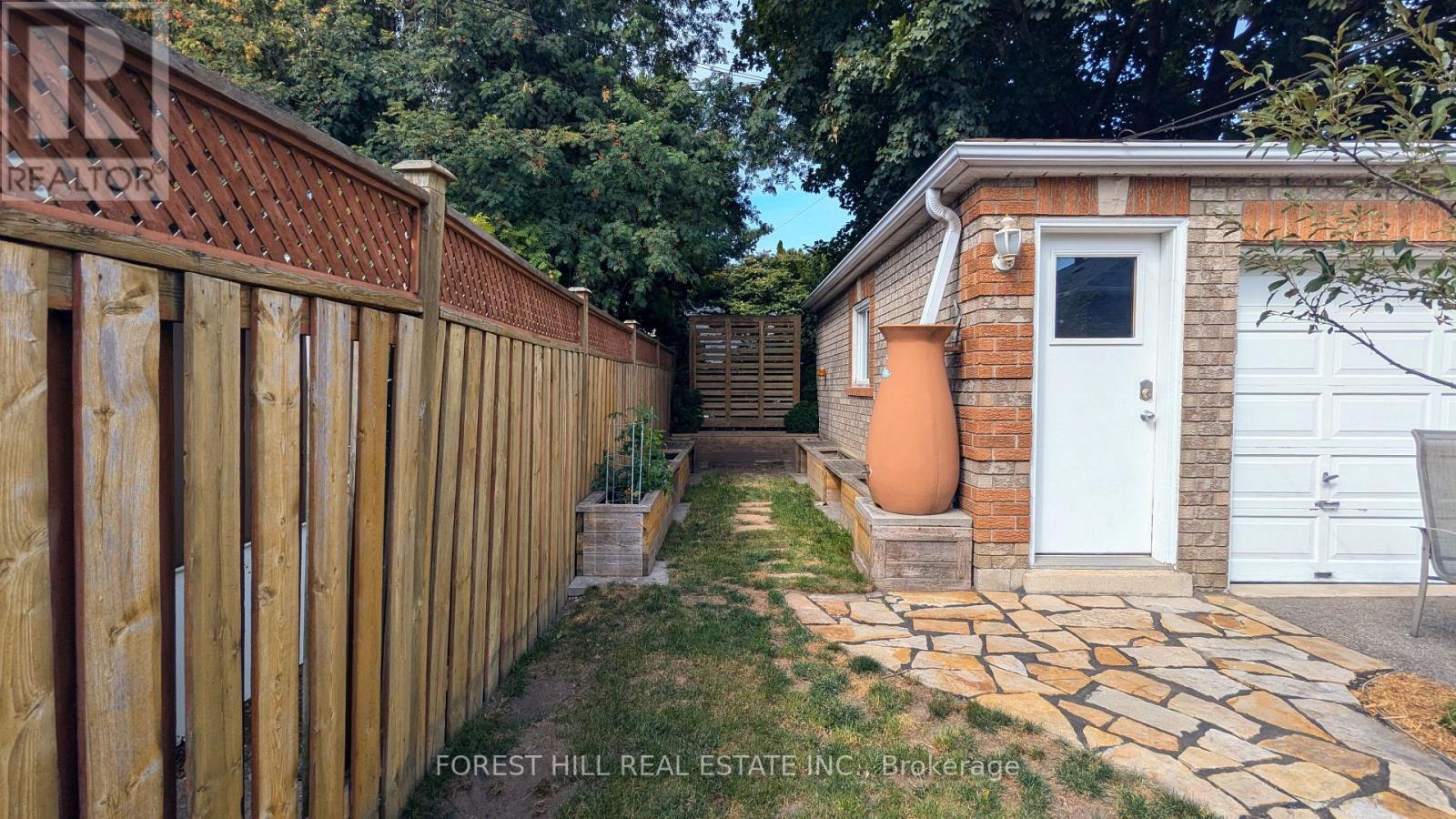 34 Rotherham Avenue, Toronto, Ontario  M6M 1M2 - Photo 33 - W12404225