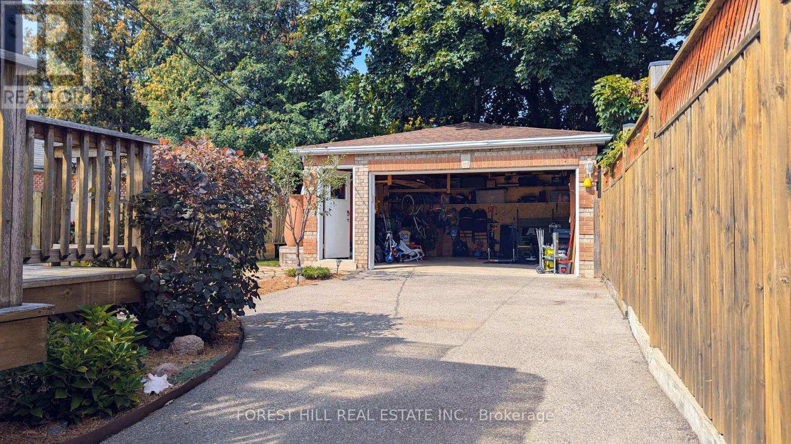 34 Rotherham Avenue, Toronto, Ontario  M6M 1M2 - Photo 31 - W12404225