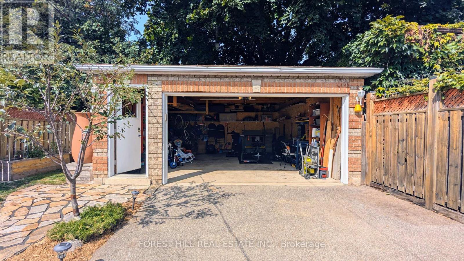 34 Rotherham Avenue, Toronto, Ontario  M6M 1M2 - Photo 32 - W12404225