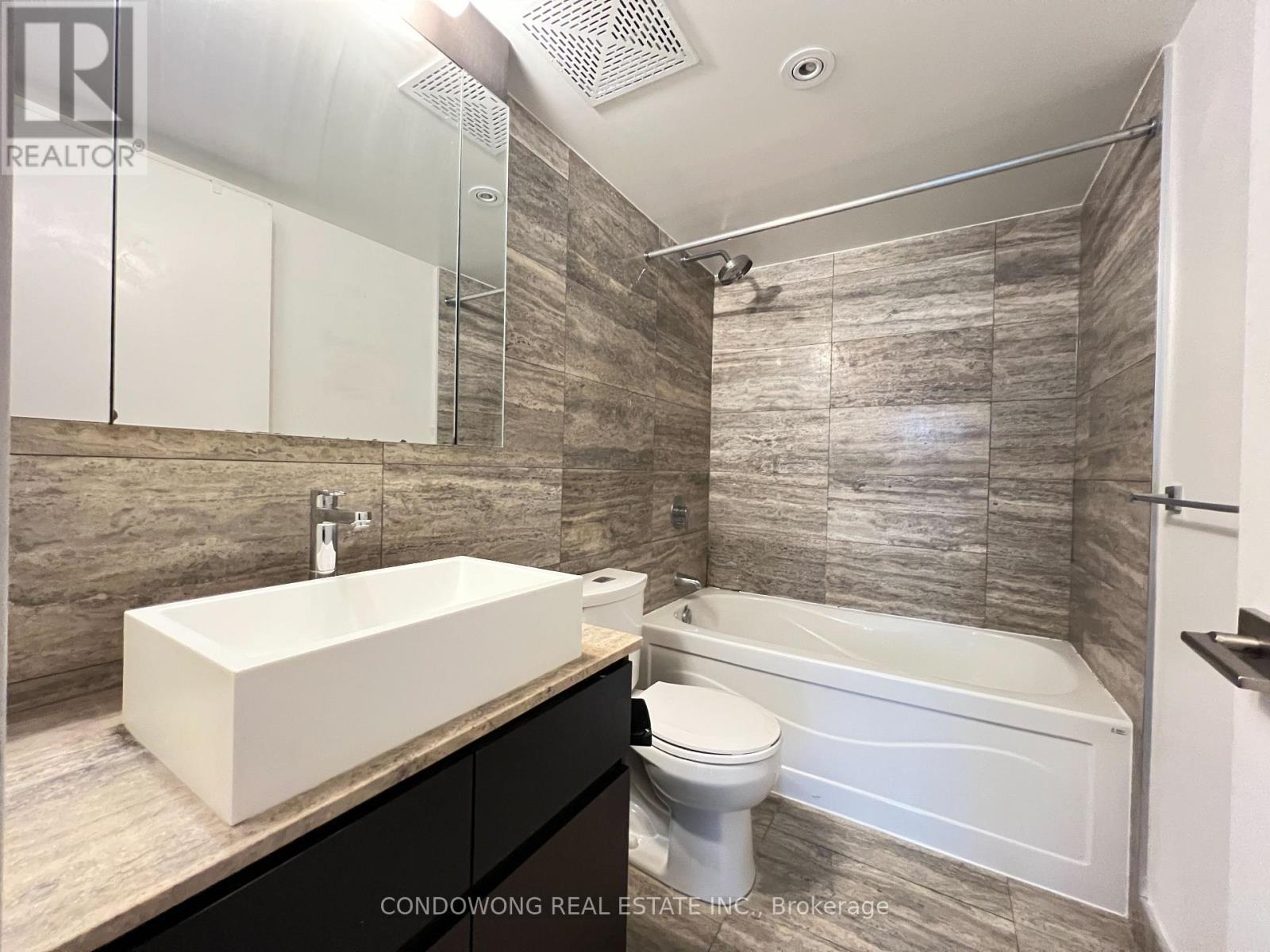 542a - 15 Iceboat Terrace, Toronto, Ontario  M5V 4A5 - Photo 16 - C12643916