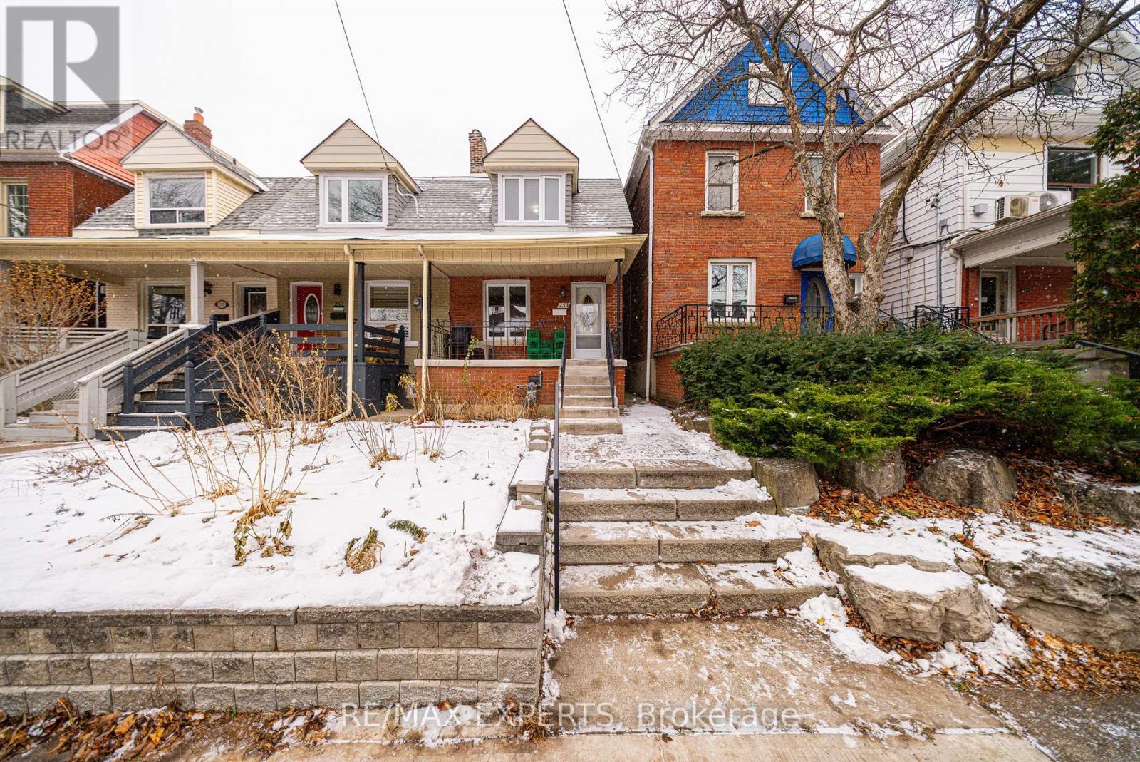 255 Montrose Avenue, Toronto, Ontario  M6G 3G6 - Photo 3 - C12644008