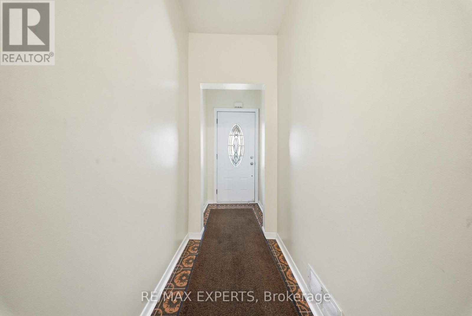 255 Montrose Avenue, Toronto, Ontario  M6G 3G6 - Photo 4 - C12644008