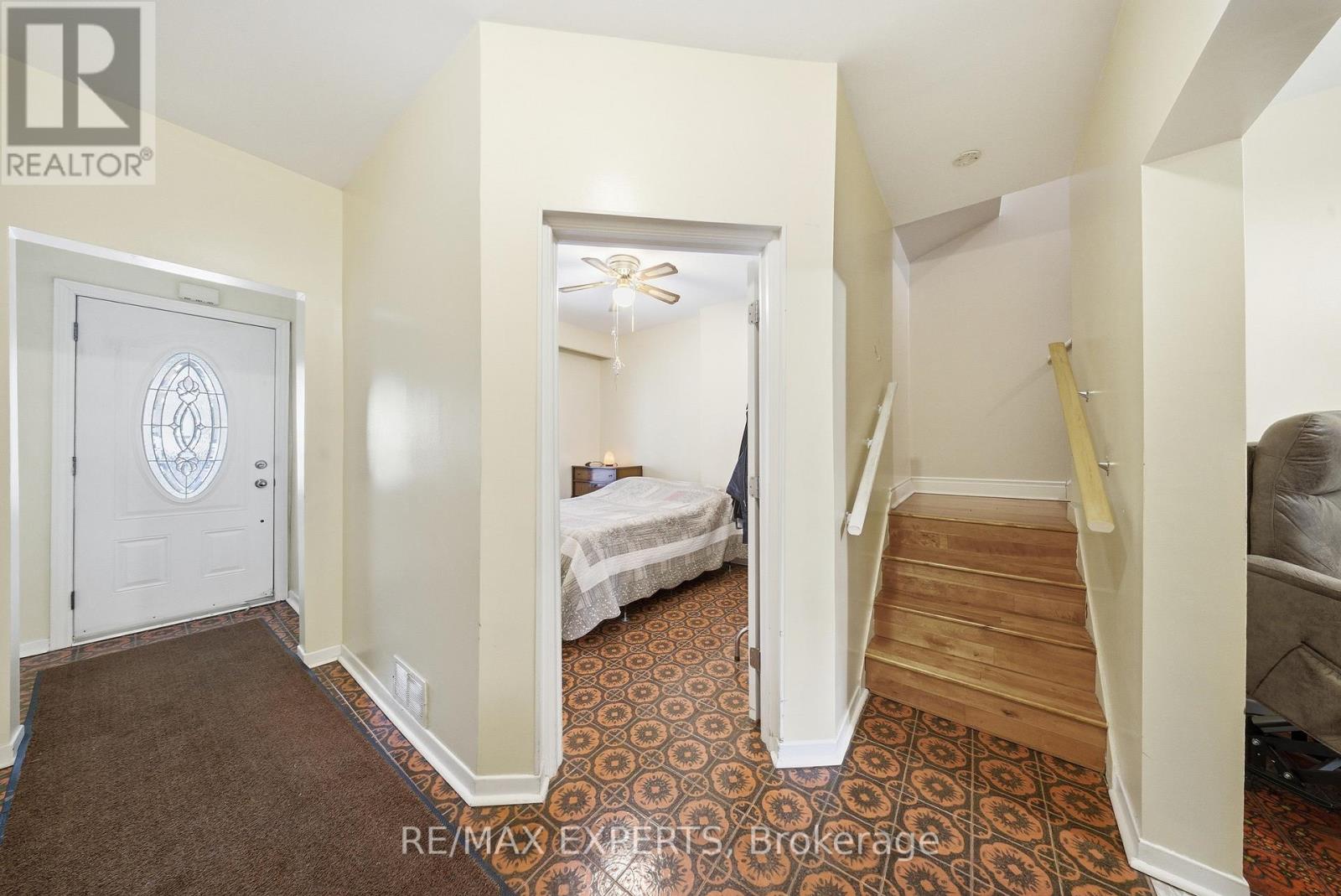 255 Montrose Avenue, Toronto, Ontario  M6G 3G6 - Photo 5 - C12644008